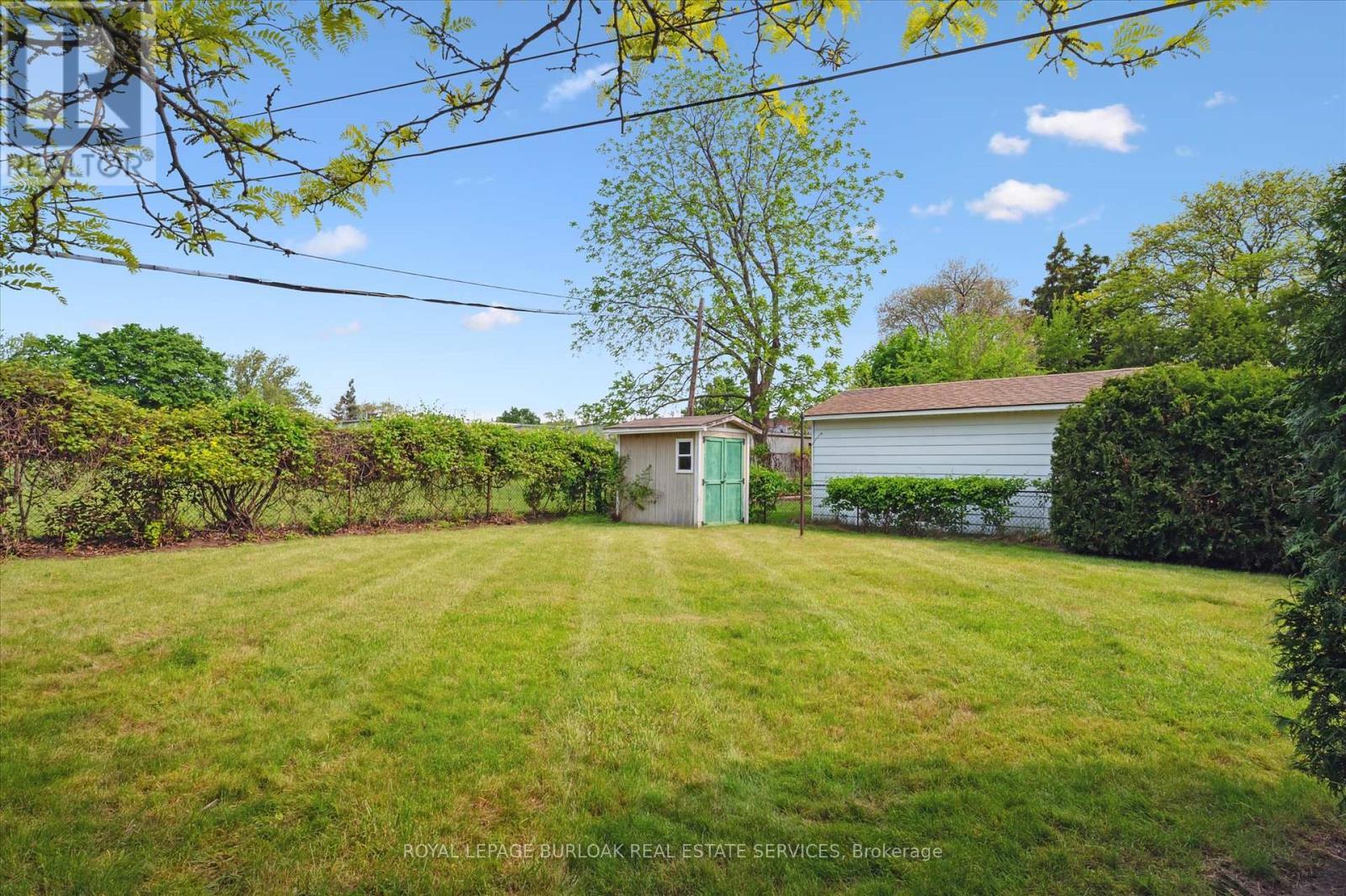 












2237 JOYCE STREET

,
Burlington,




Ontario
L7R2B6

