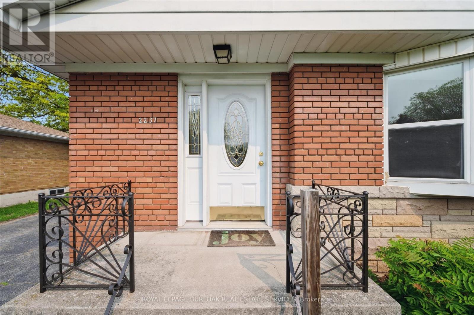 












2237 JOYCE STREET

,
Burlington,




Ontario
L7R2B6

