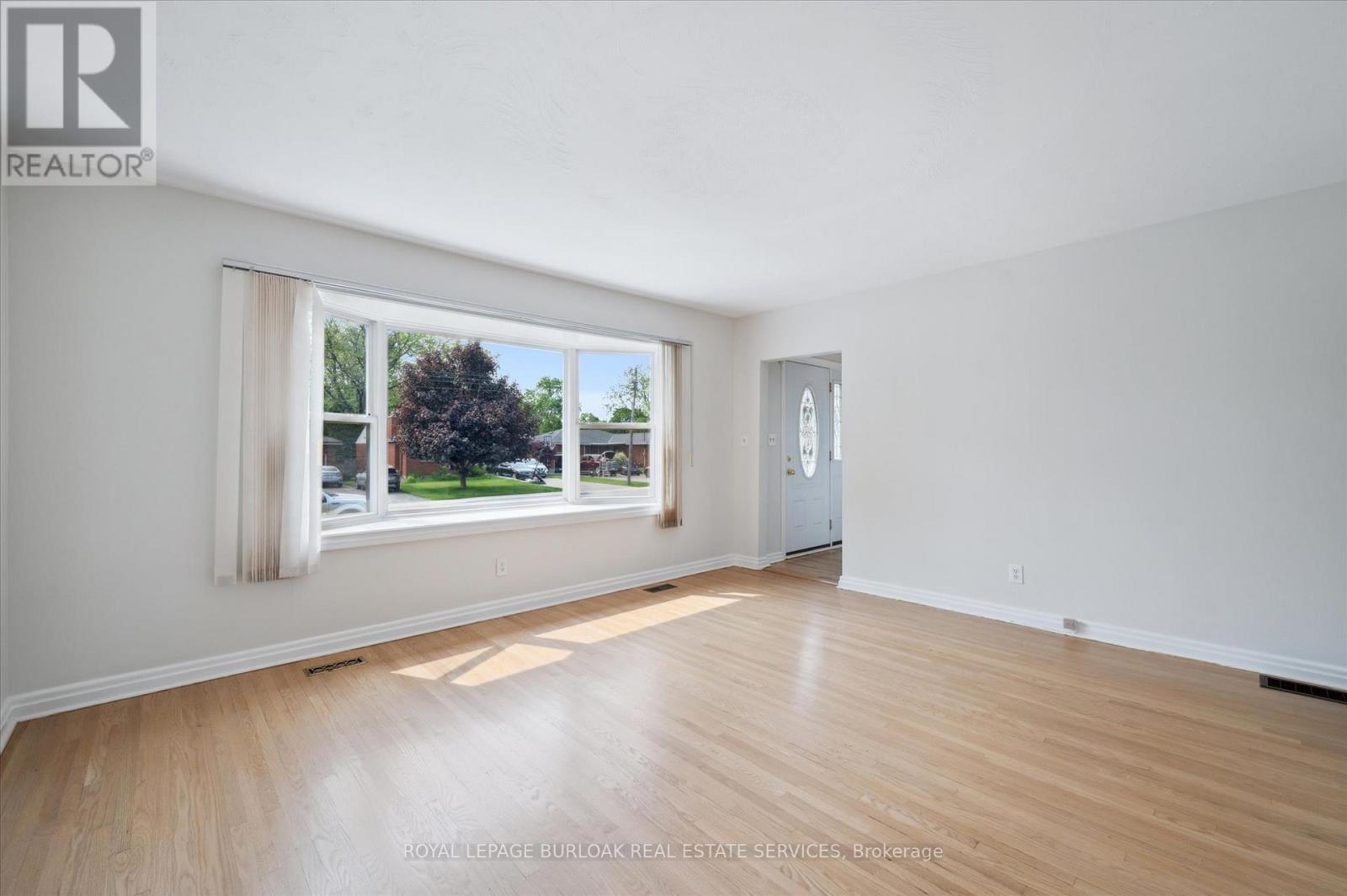 












2237 JOYCE STREET

,
Burlington,




Ontario
L7R2B6

