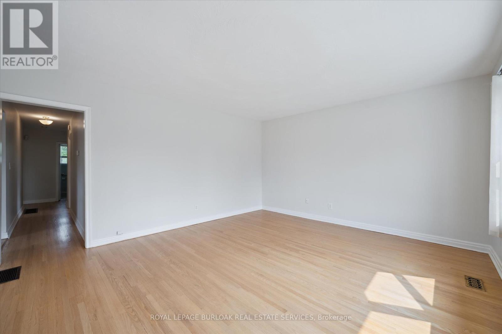 












2237 JOYCE STREET

,
Burlington,




Ontario
L7R2B6


