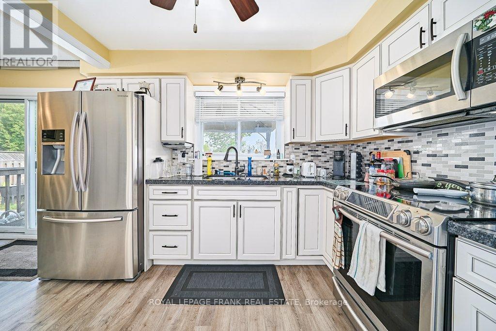 












1323 FENELON CRESCENT

,
Oshawa (Stevenson),




Ontario
L1J6G2

