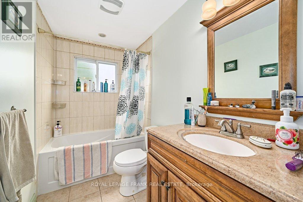 












1323 FENELON CRESCENT

,
Oshawa (Stevenson),




Ontario
L1J6G2

