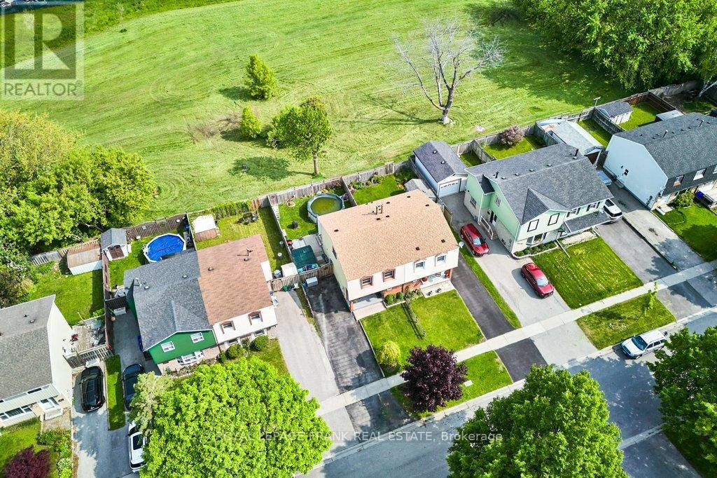 












1323 FENELON CRESCENT

,
Oshawa (Stevenson),




Ontario
L1J6G2

