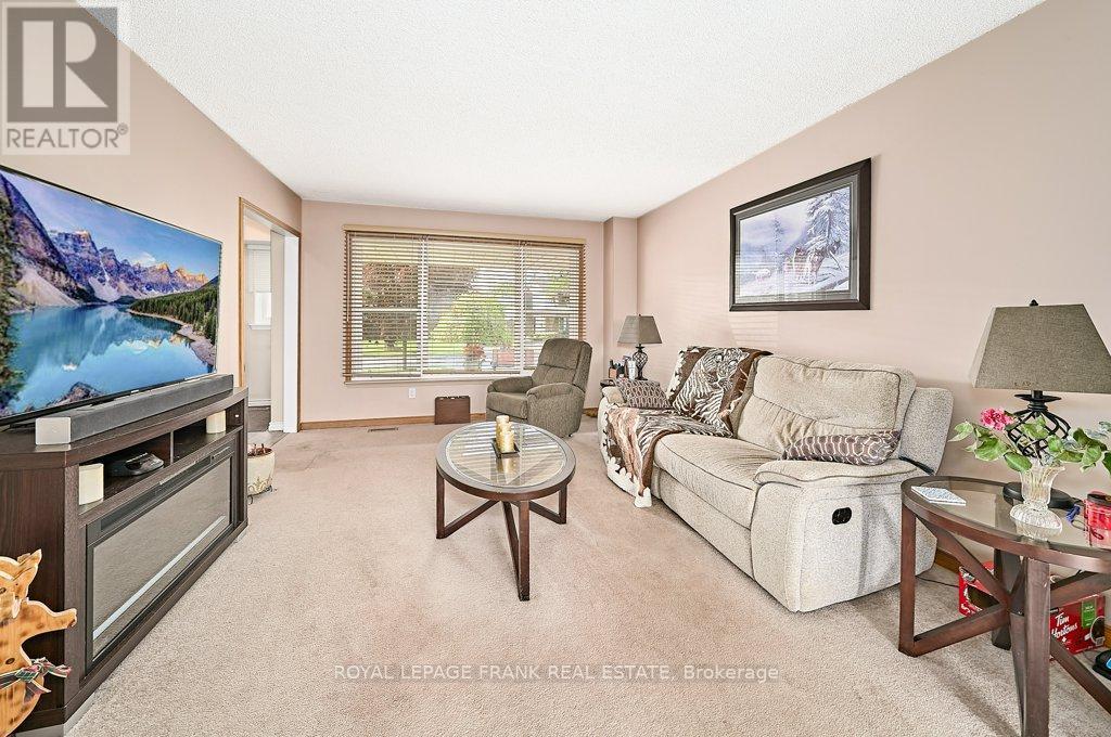 












1323 FENELON CRESCENT

,
Oshawa (Stevenson),




Ontario
L1J6G2

