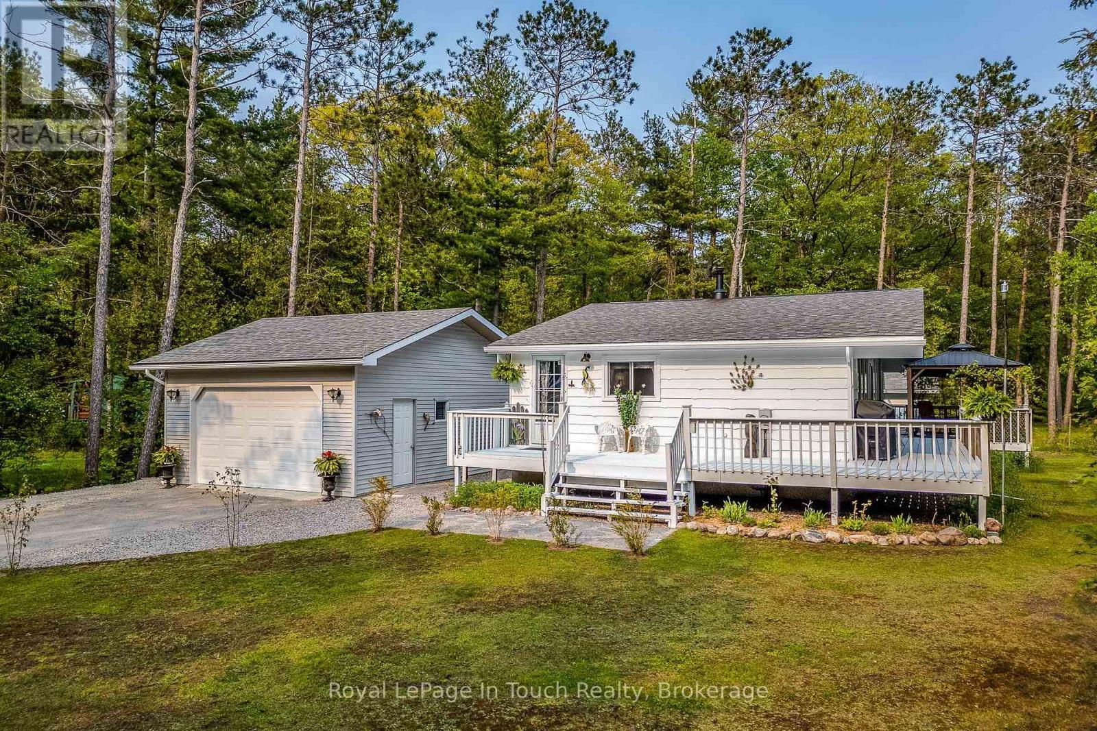 












21 MOONLIGHT COURT

,
Tiny,




Ontario
L9M0H2

