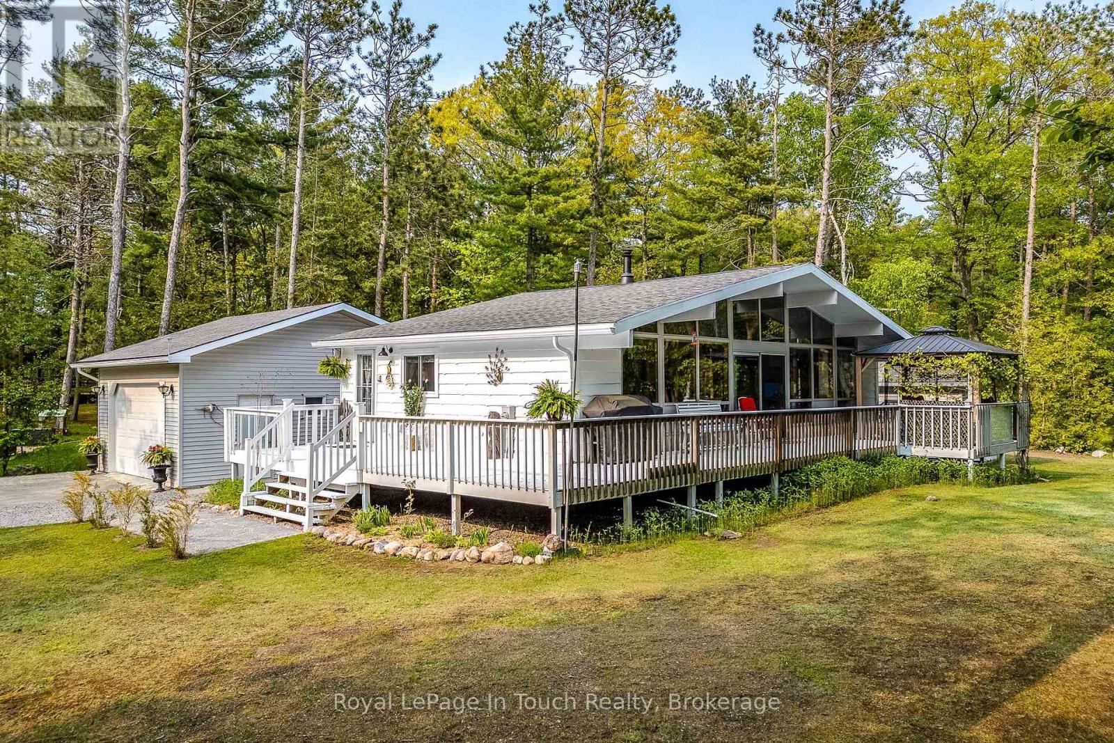 












21 MOONLIGHT COURT

,
Tiny,




Ontario
L9M0H2

