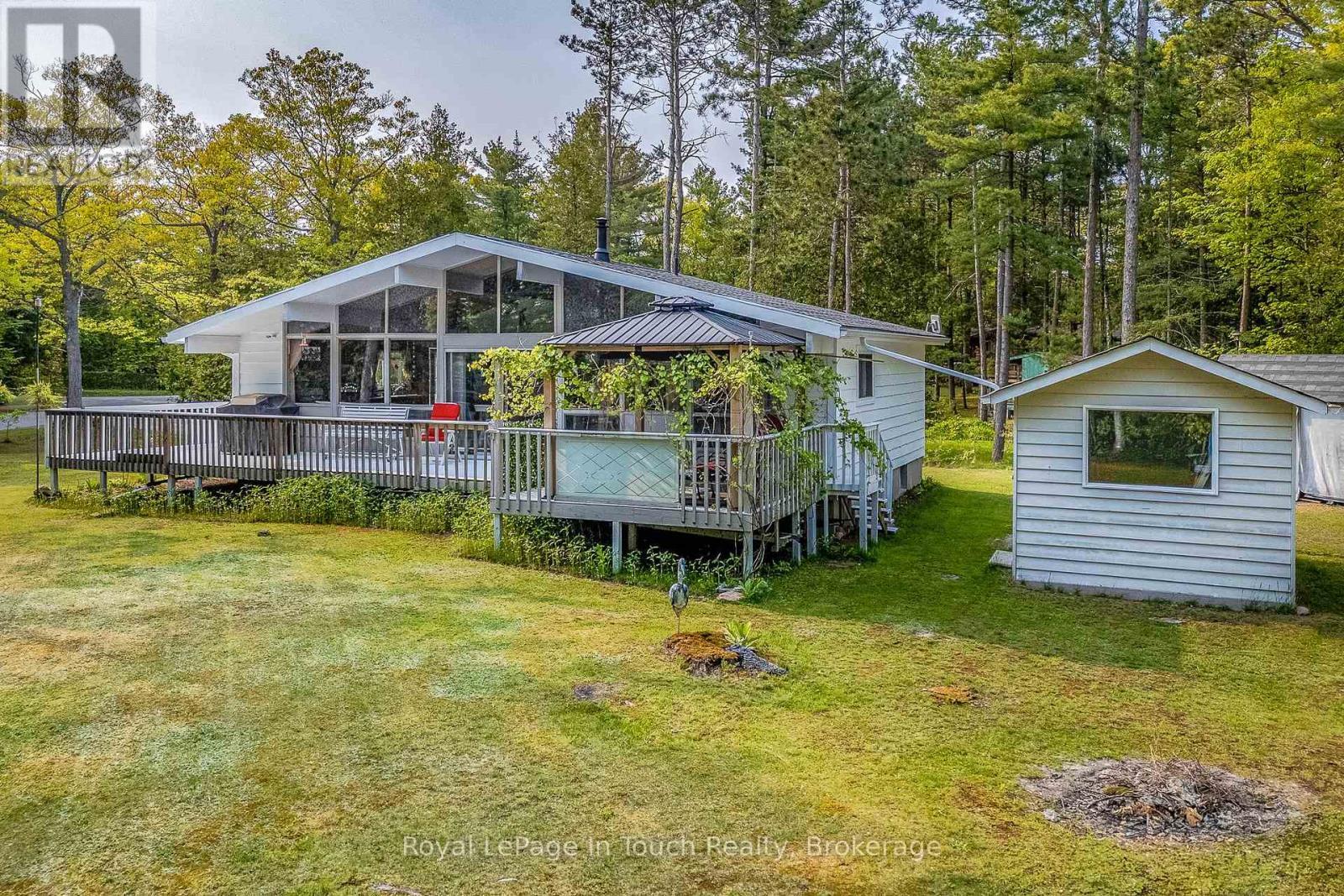 












21 MOONLIGHT COURT

,
Tiny,




Ontario
L9M0H2

