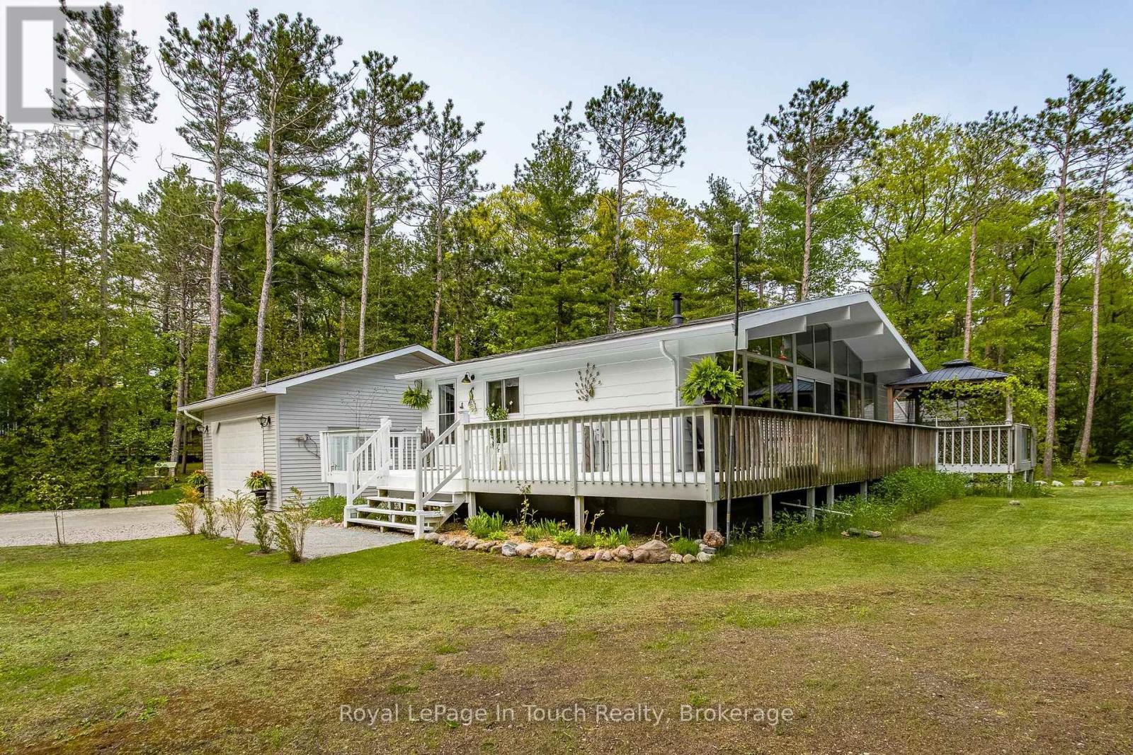 












21 MOONLIGHT COURT

,
Tiny,




Ontario
L9M0H2

