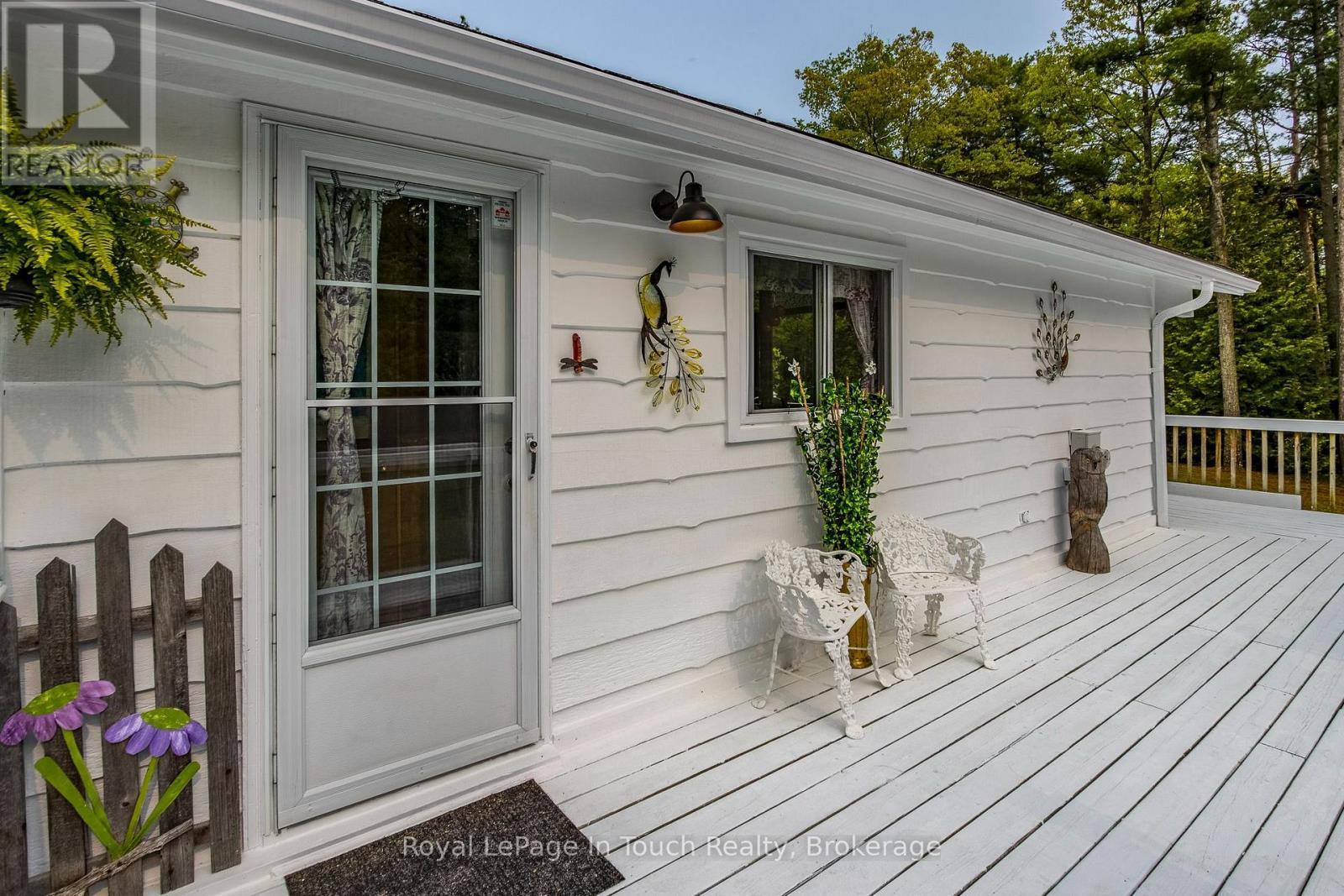 












21 MOONLIGHT COURT

,
Tiny,




Ontario
L9M0H2

