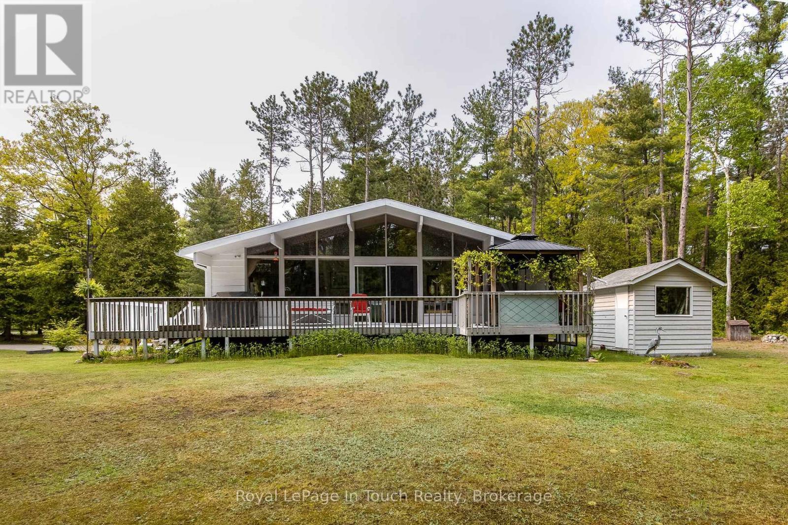 












21 MOONLIGHT COURT

,
Tiny,




Ontario
L9M0H2

