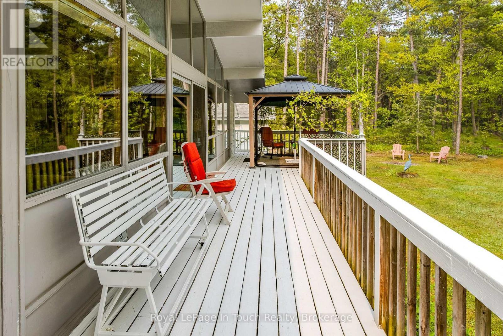 












21 MOONLIGHT COURT

,
Tiny,




Ontario
L9M0H2

