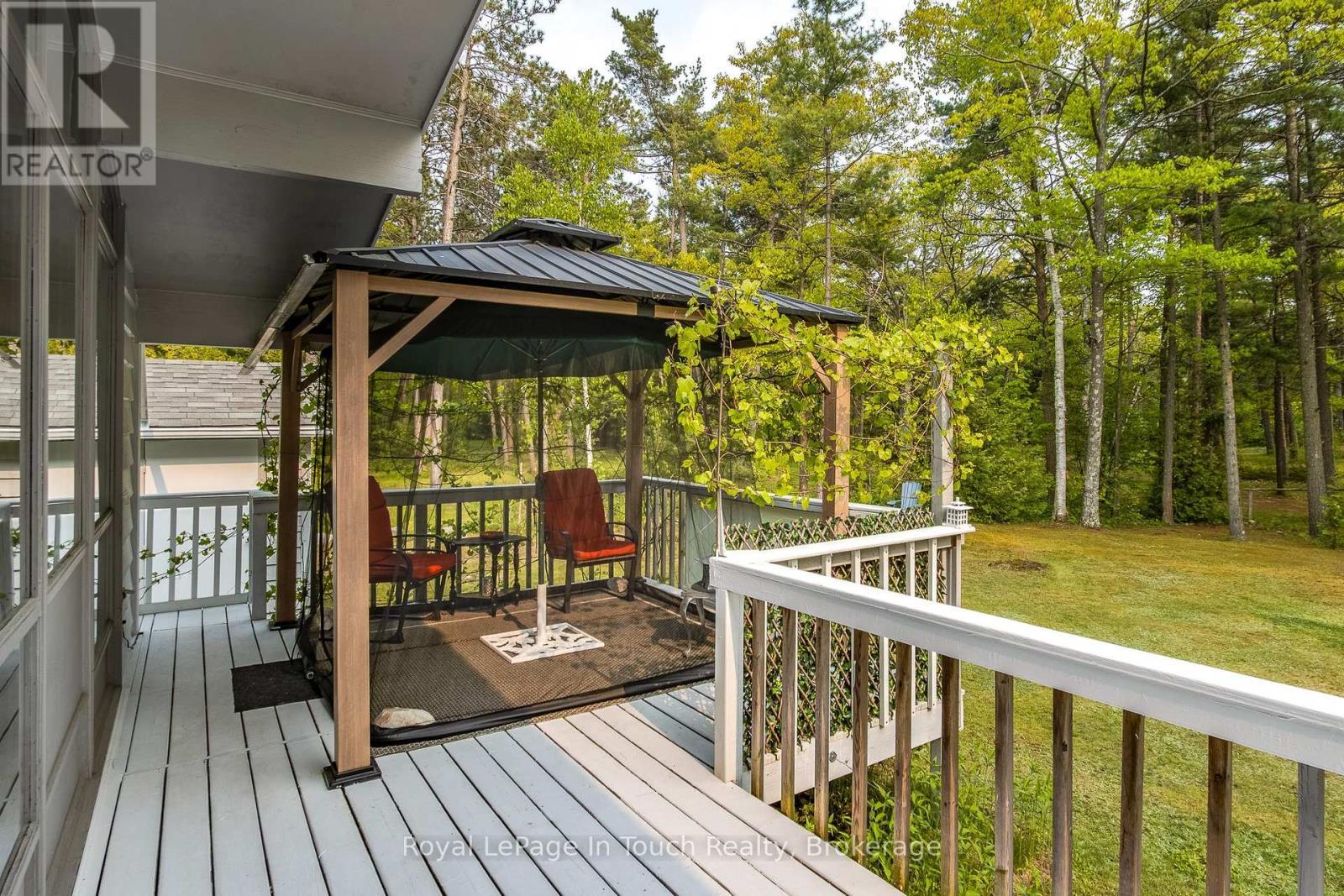 












21 MOONLIGHT COURT

,
Tiny,




Ontario
L9M0H2

