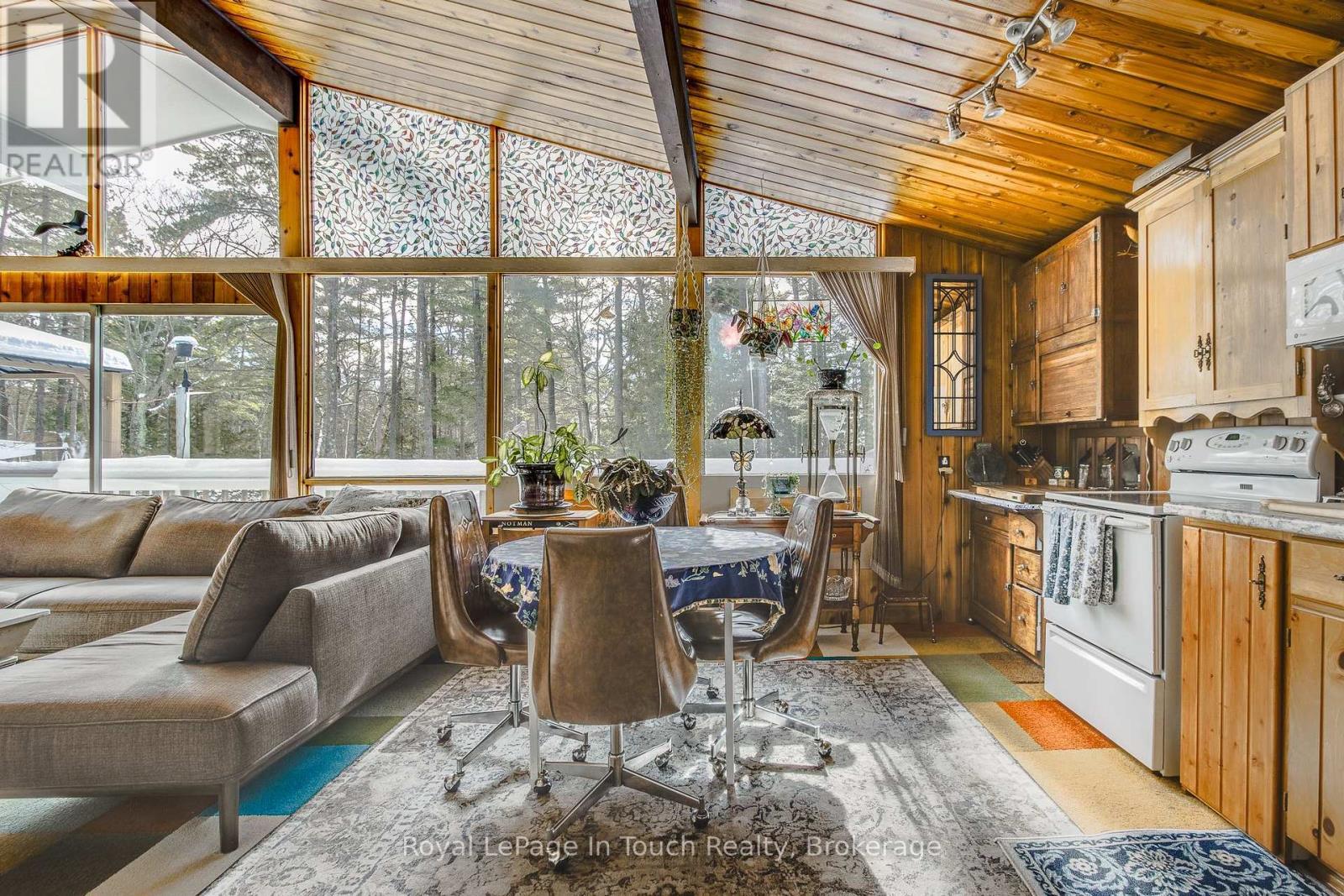 












21 MOONLIGHT COURT

,
Tiny,




Ontario
L9M0H2

