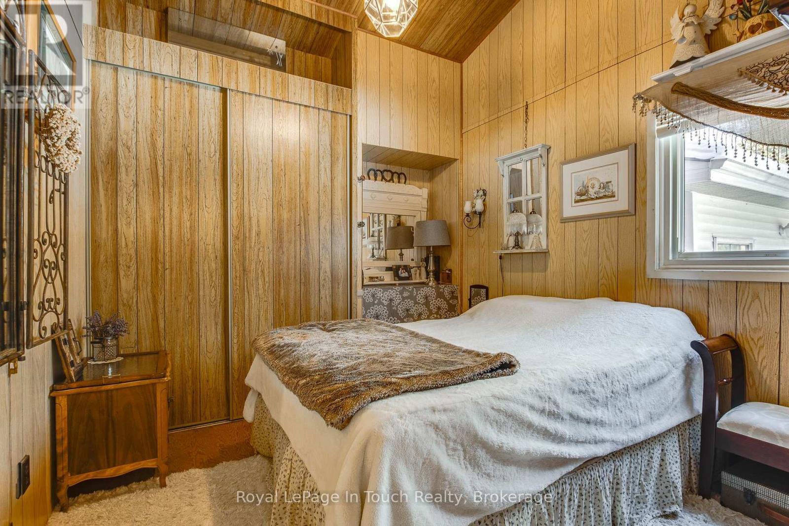 












21 MOONLIGHT COURT

,
Tiny,




Ontario
L9M0H2

