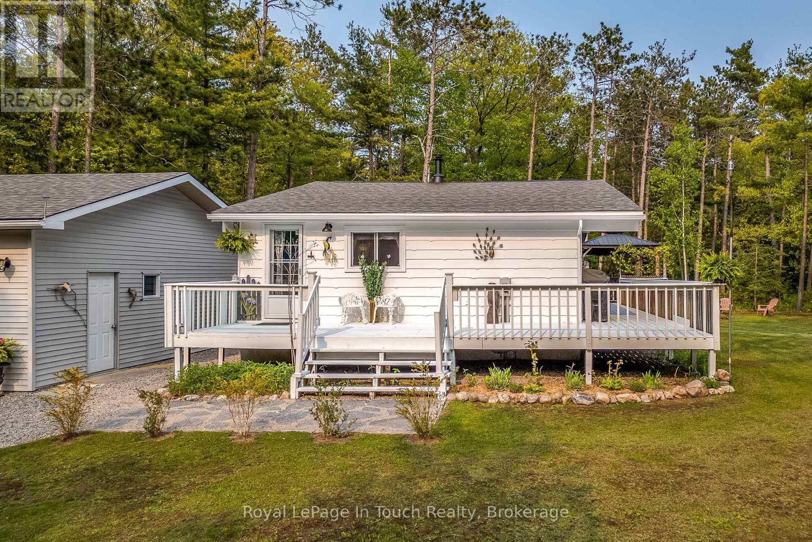 












21 MOONLIGHT COURT

,
Tiny,




Ontario
L9M0H2

