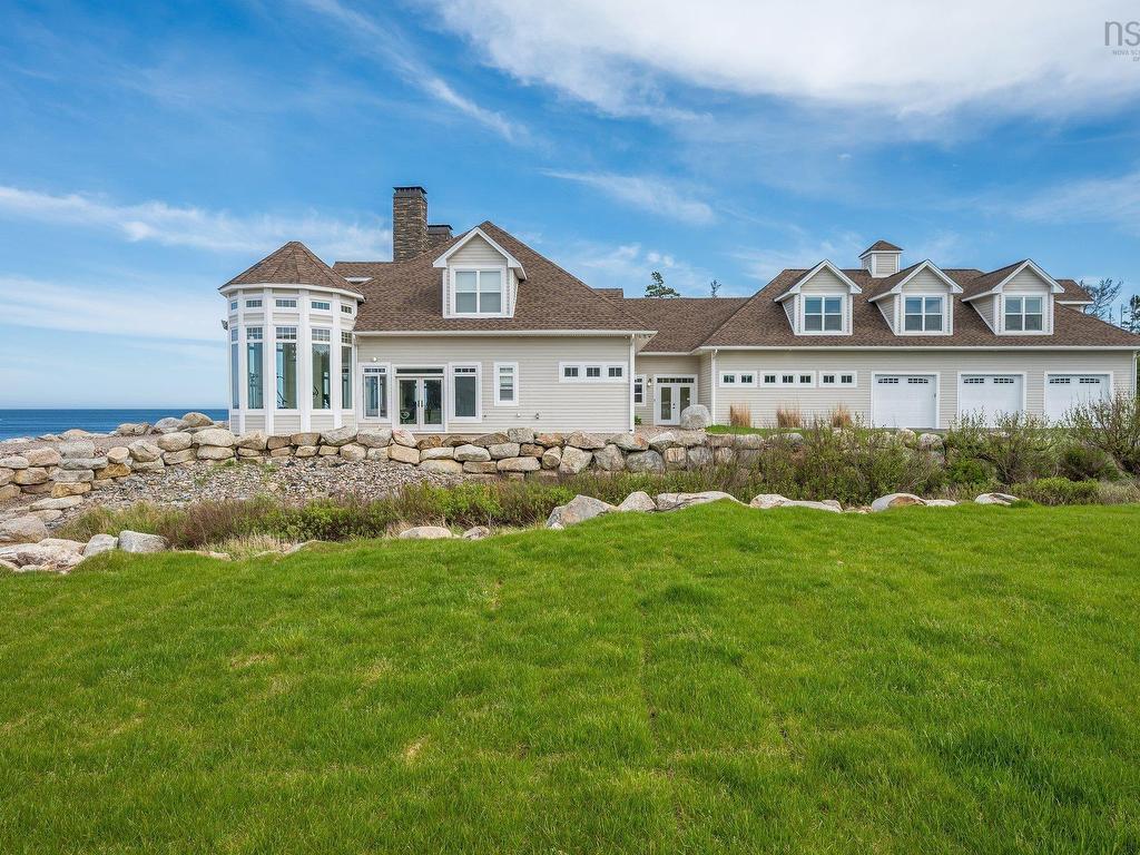 












446 Ketch Harbour Road

,
Bear Cove,




NS
B3V 1P7

