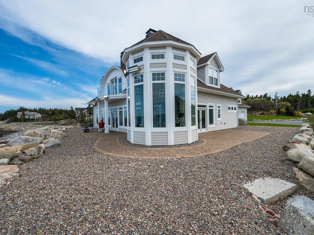 












446 Ketch Harbour Road

,
Bear Cove,




NS
B3V 1P7

