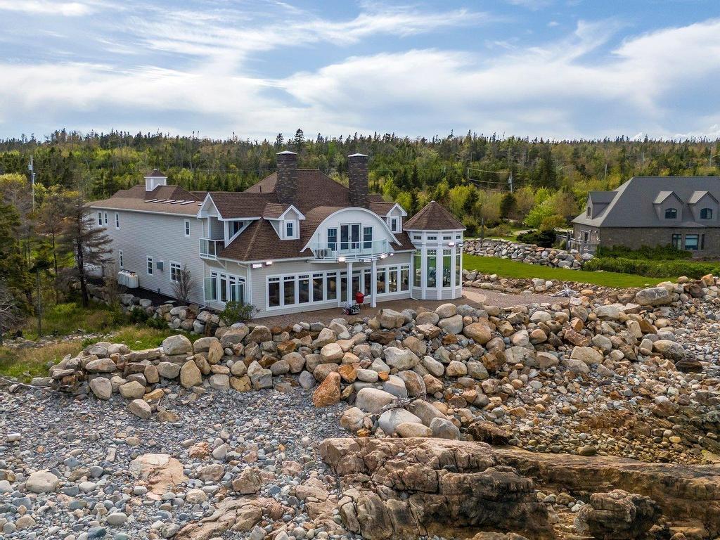 












446 Ketch Harbour Road

,
Bear Cove,




NS
B3V 1P7


