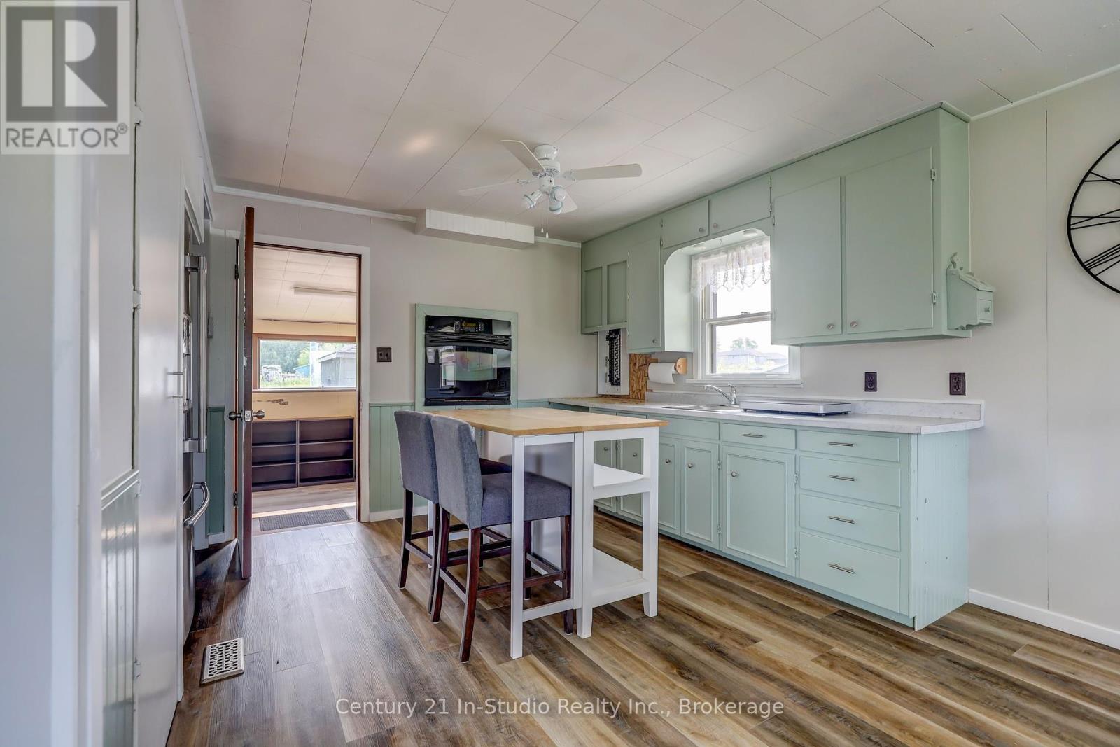 












75 TURNER STREET

,
Saugeen Shores,




Ontario
N0H2L0

