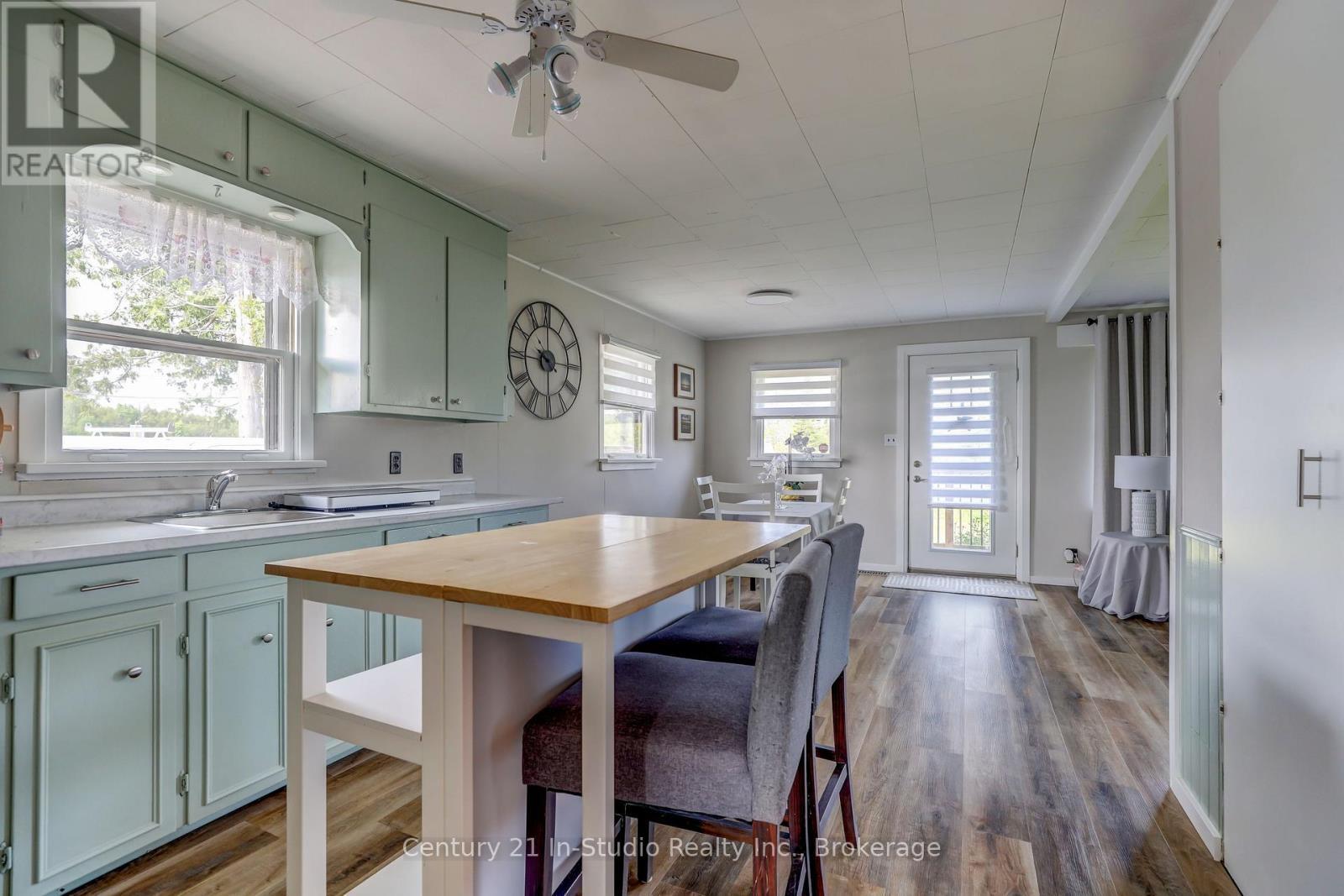 












75 TURNER STREET

,
Saugeen Shores,




Ontario
N0H2L0

