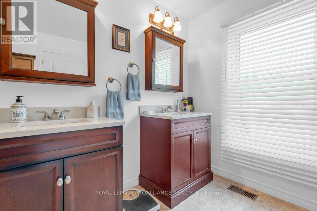 












5 QUAIL RIDGE LANE

,
Centre Hastings,




Ontario
K0K2K0

