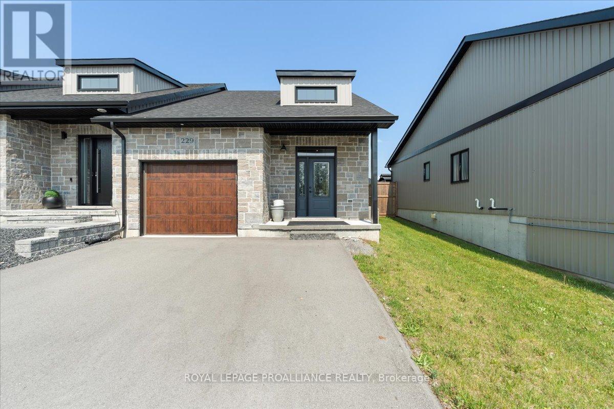












229 BAKER STREET

,
Stirling-Rawdon (Stirling Ward),




Ontario
K0K3E0

