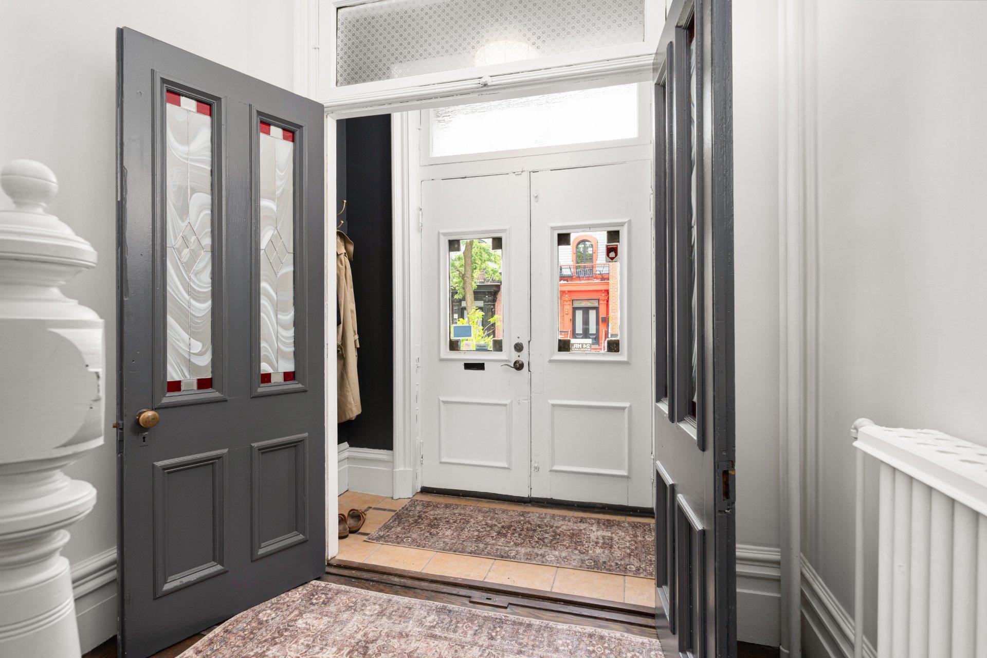 









3982


Av. Laval

,
Montréal (Le Plateau-Mont-Royal),




QC
H2W2J2

