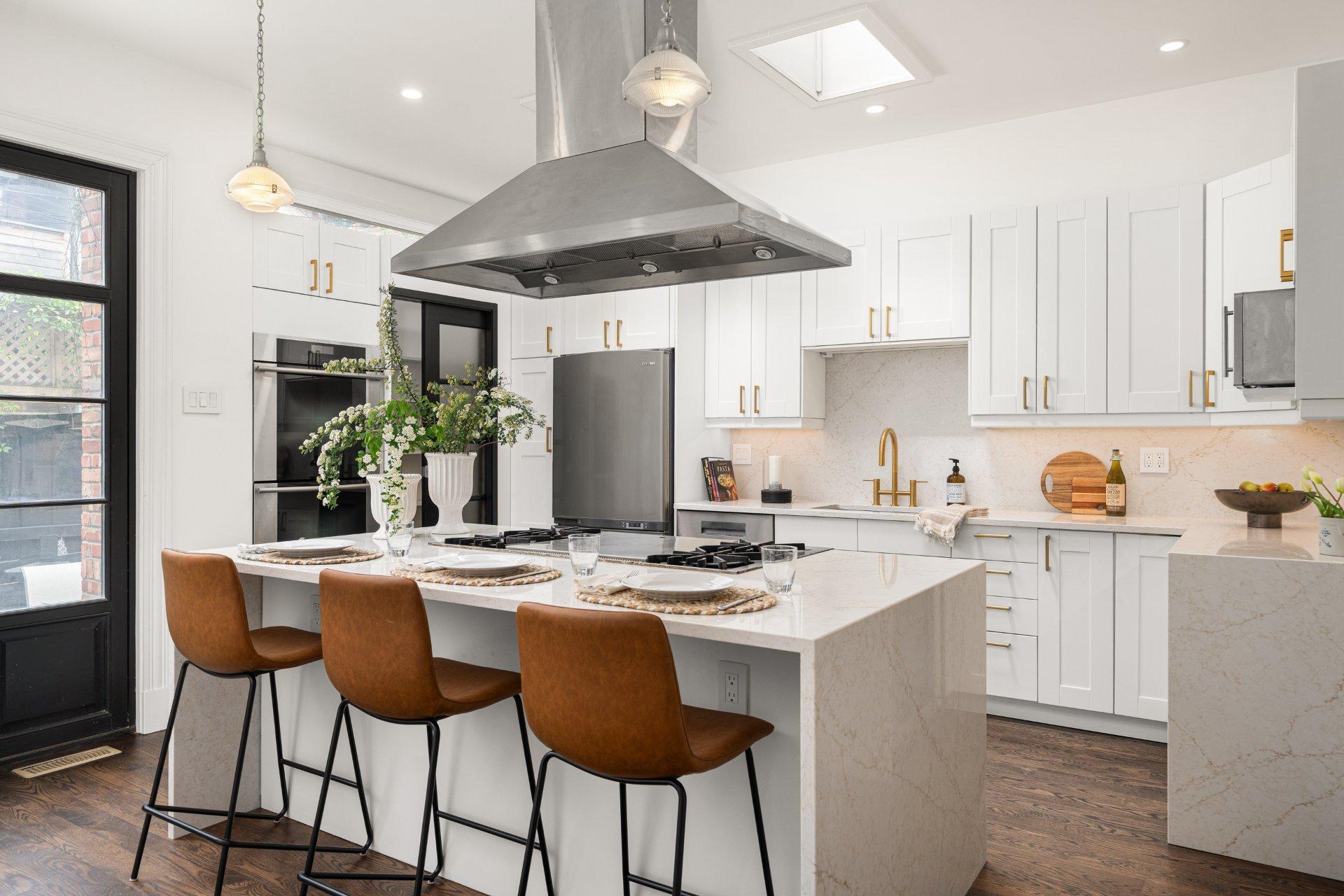 









3982


Av. Laval

,
Montréal (Le Plateau-Mont-Royal),




QC
H2W2J2

