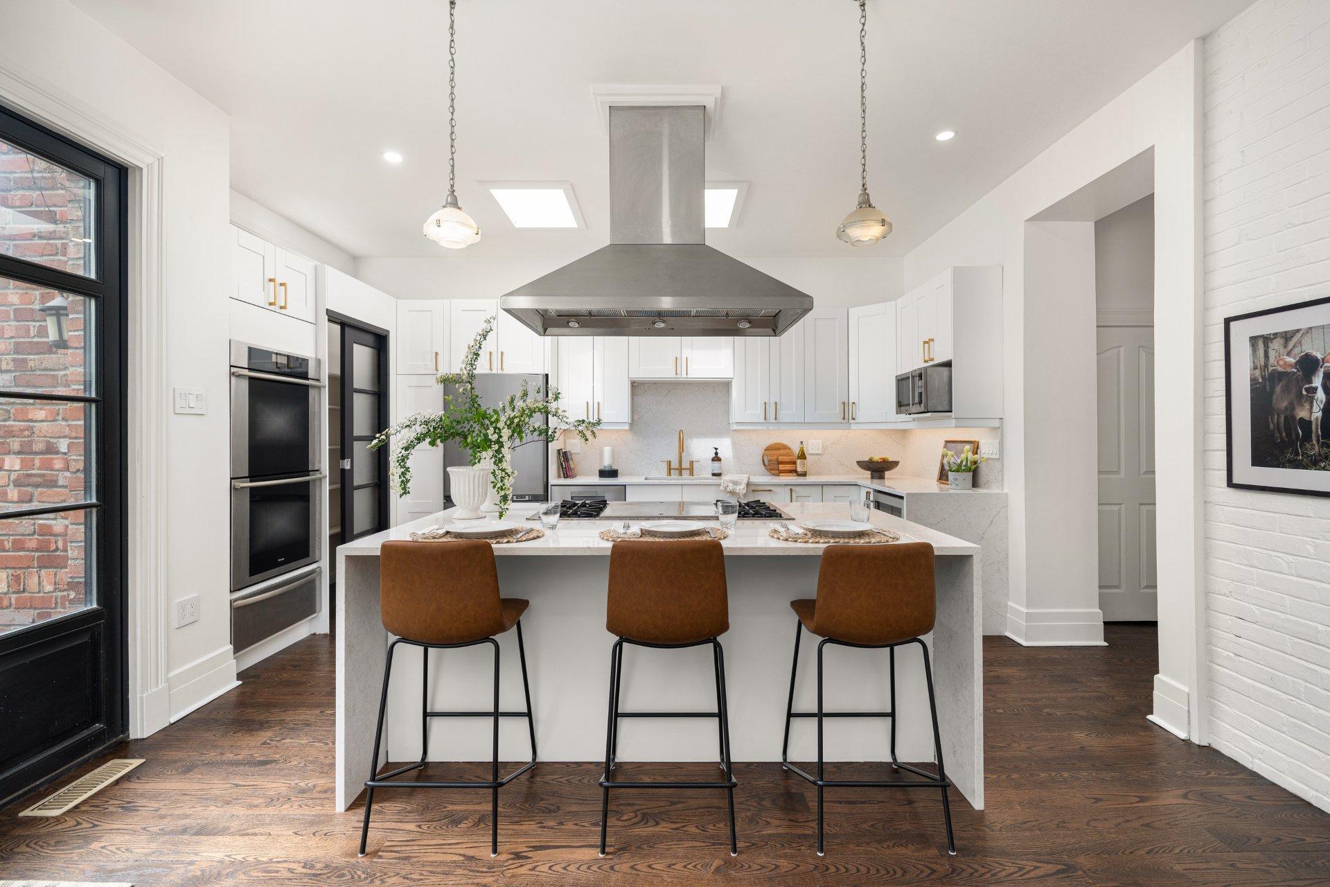 









3982


Av. Laval

,
Montréal (Le Plateau-Mont-Royal),




QC
H2W2J2

