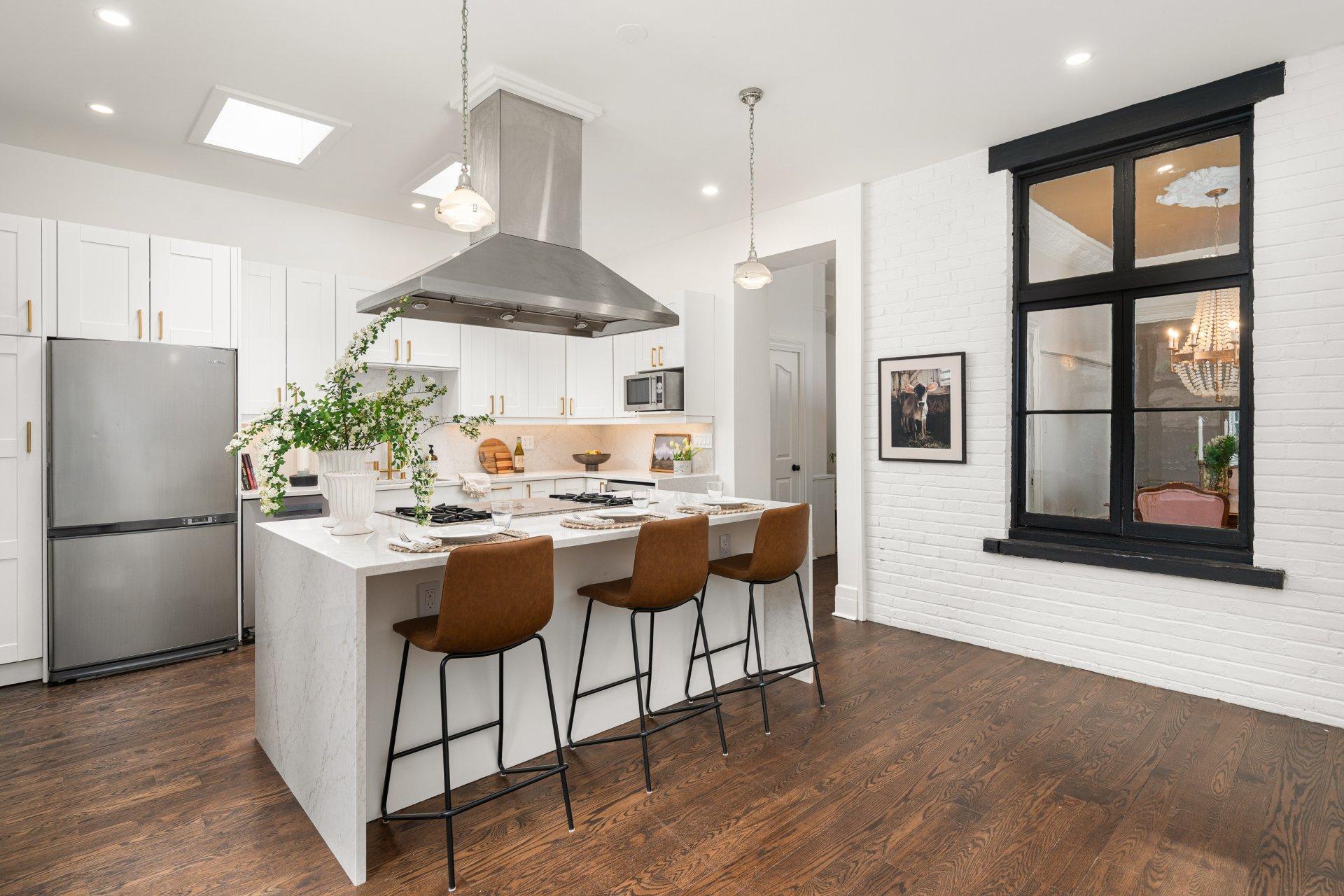 









3982


Av. Laval

,
Montréal (Le Plateau-Mont-Royal),




QC
H2W2J2

