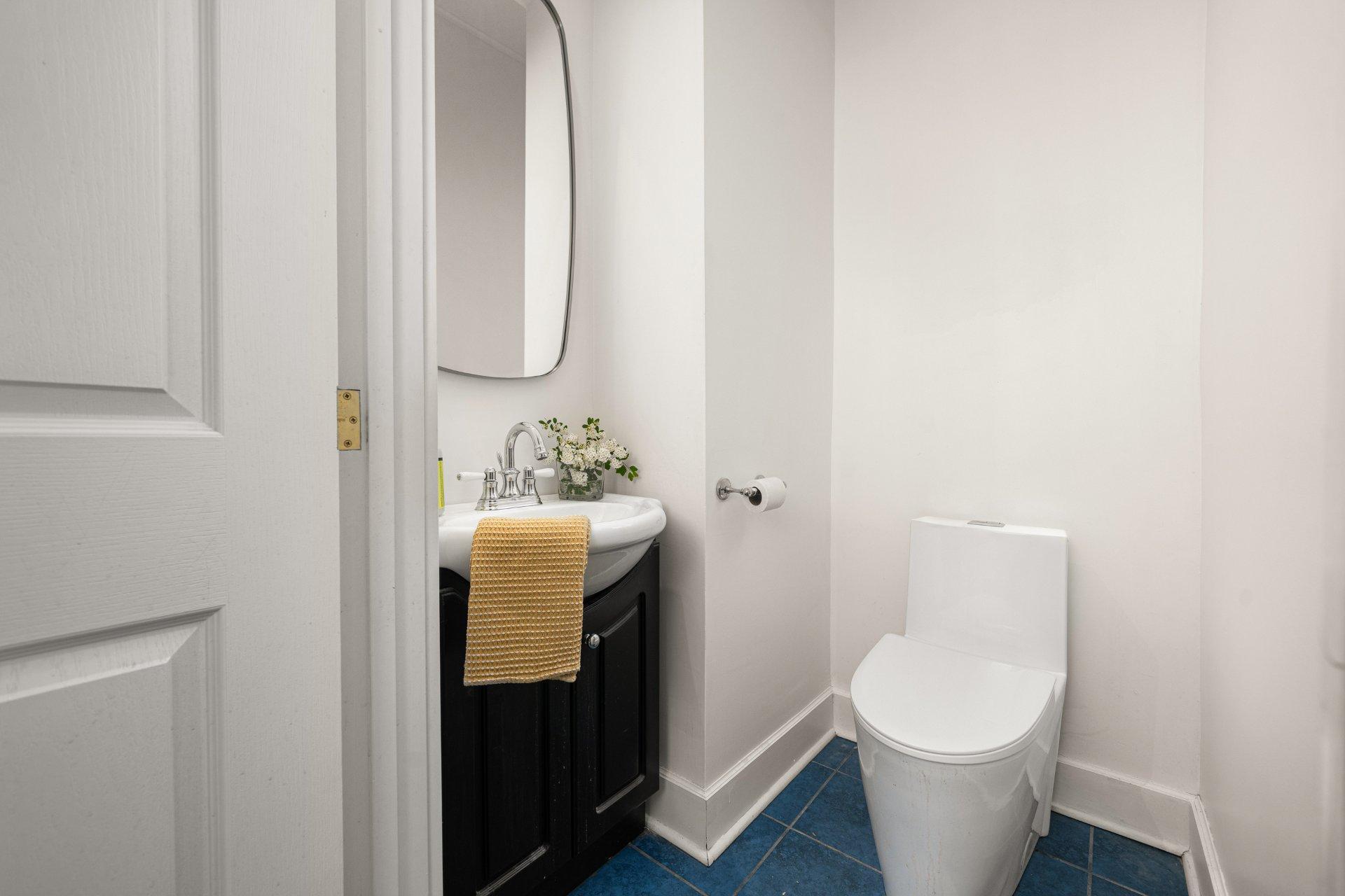 









3982


Av. Laval

,
Montréal (Le Plateau-Mont-Royal),




QC
H2W2J2

