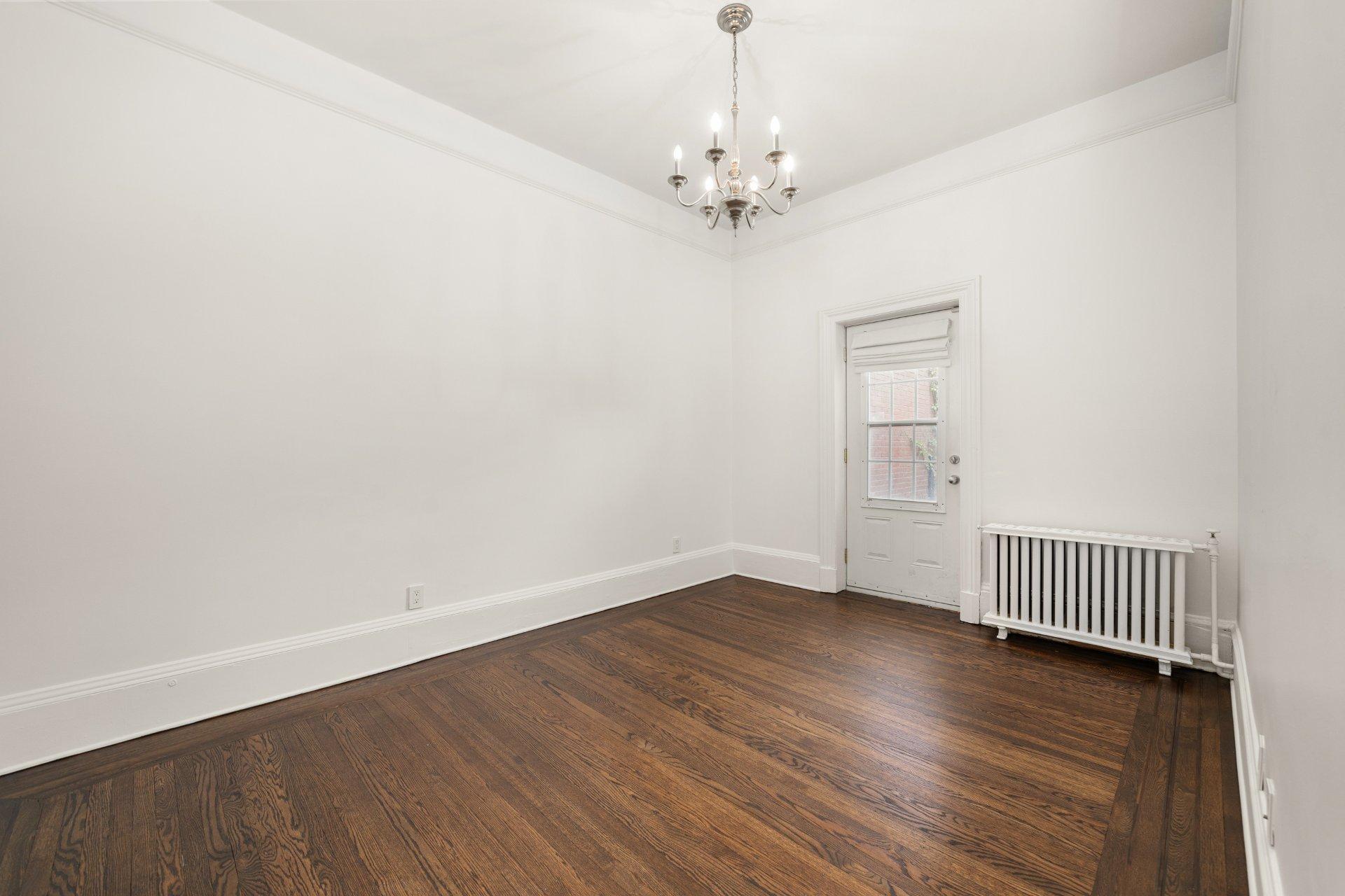 









3982


Av. Laval

,
Montréal (Le Plateau-Mont-Royal),




QC
H2W2J2

