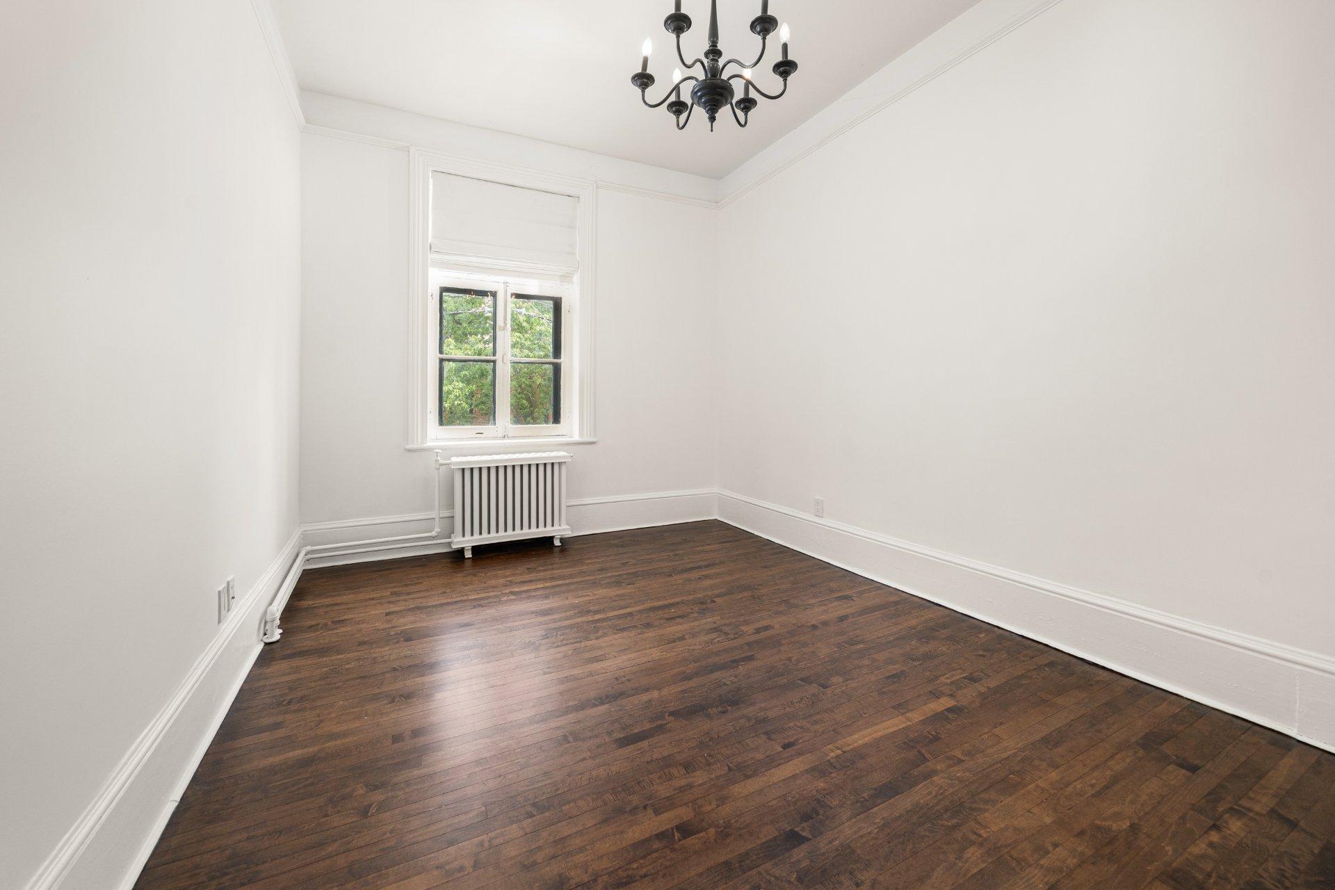 









3982


Av. Laval

,
Montréal (Le Plateau-Mont-Royal),




QC
H2W2J2

