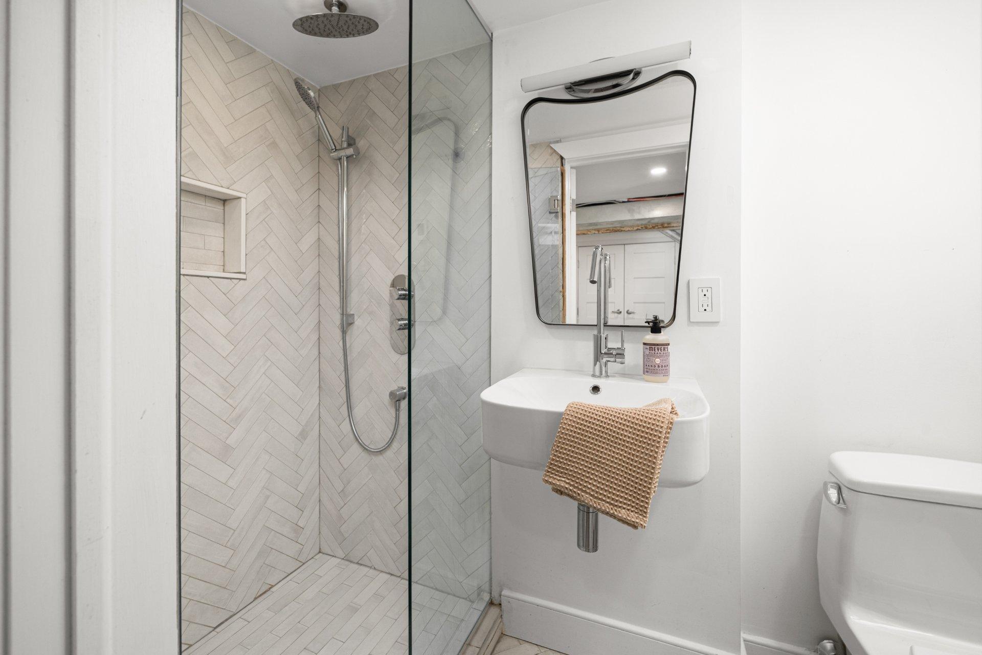 









3982


Av. Laval

,
Montréal (Le Plateau-Mont-Royal),




QC
H2W2J2

