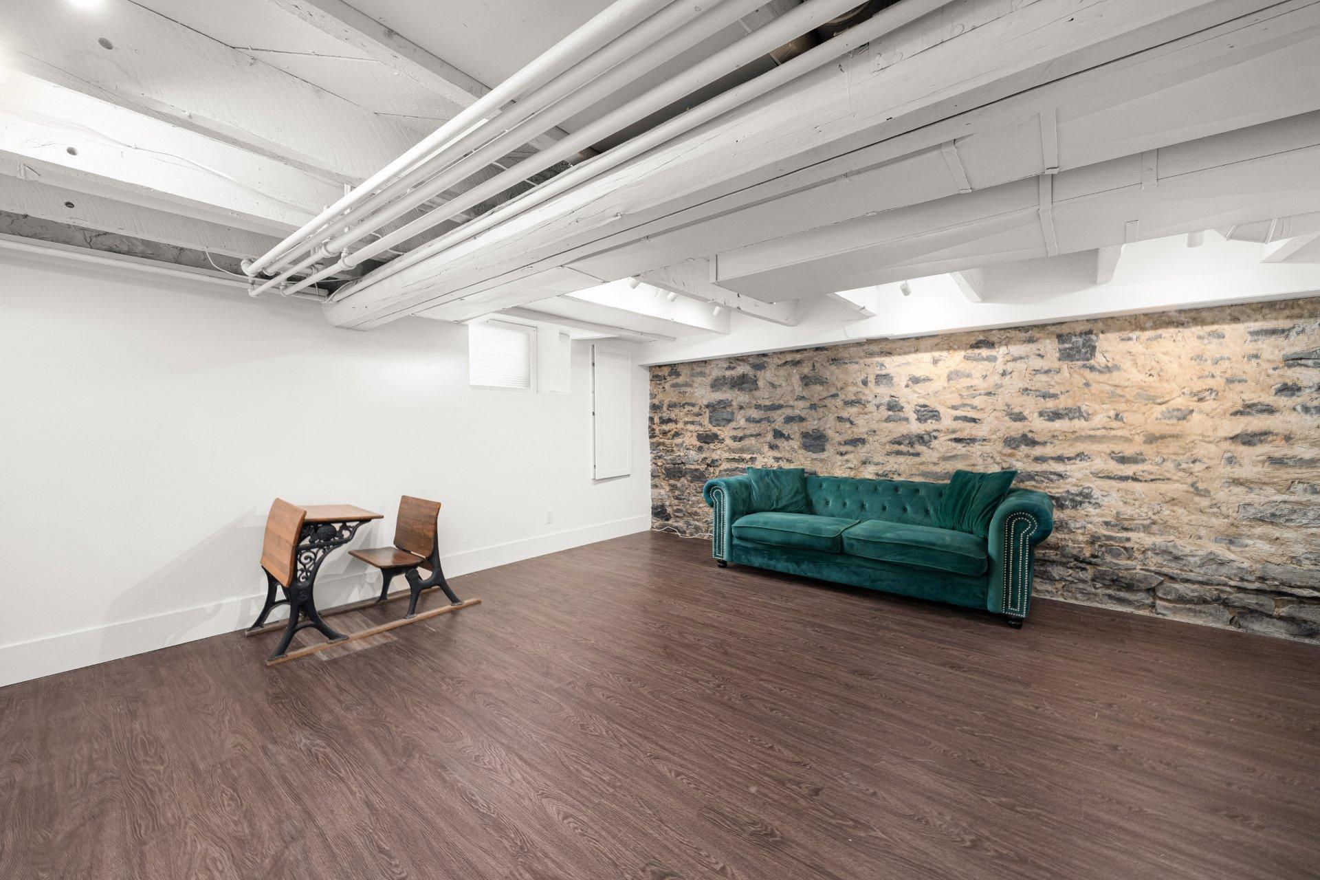 









3982


Av. Laval

,
Montréal (Le Plateau-Mont-Royal),




QC
H2W2J2

