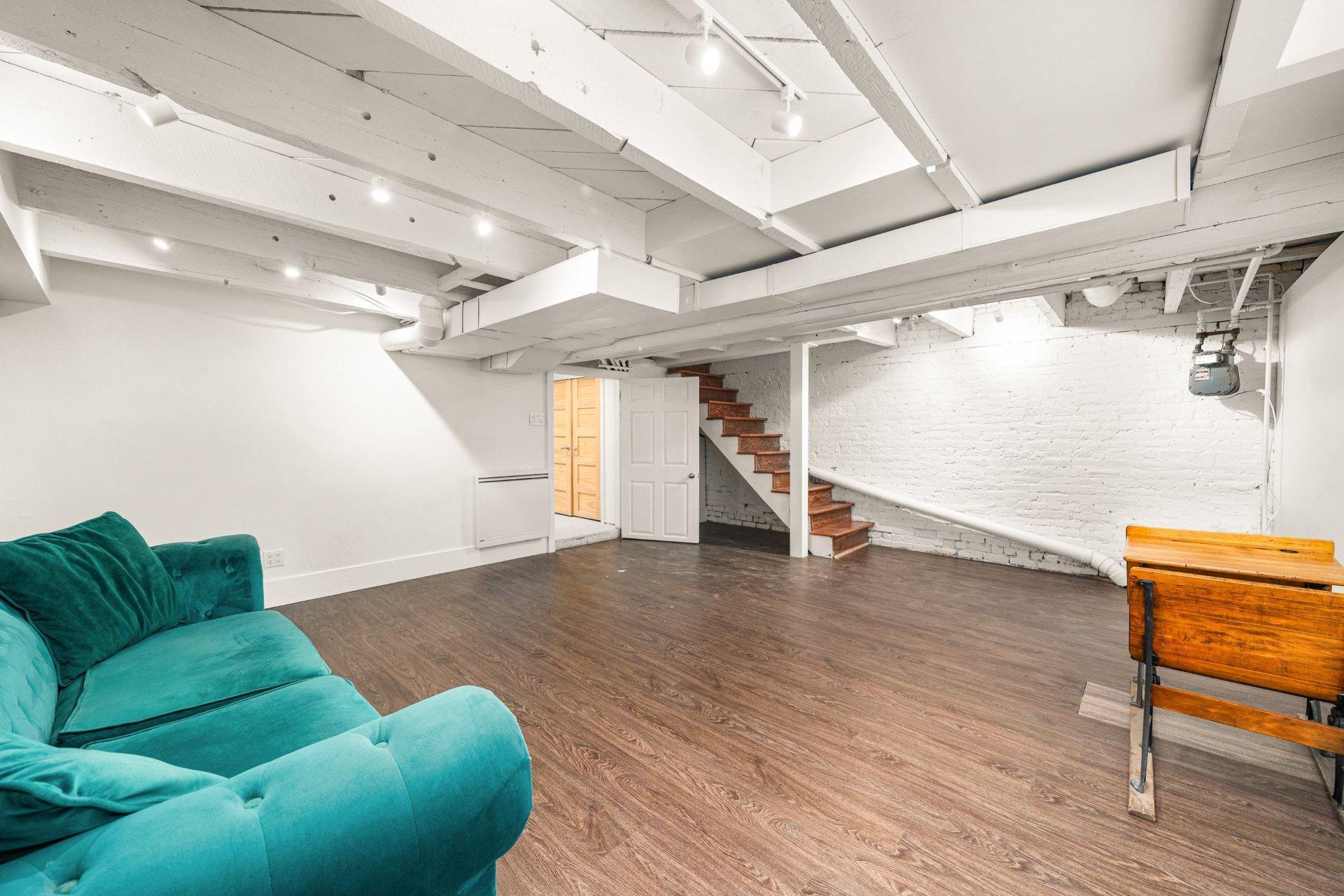 









3982


Av. Laval

,
Montréal (Le Plateau-Mont-Royal),




QC
H2W2J2

