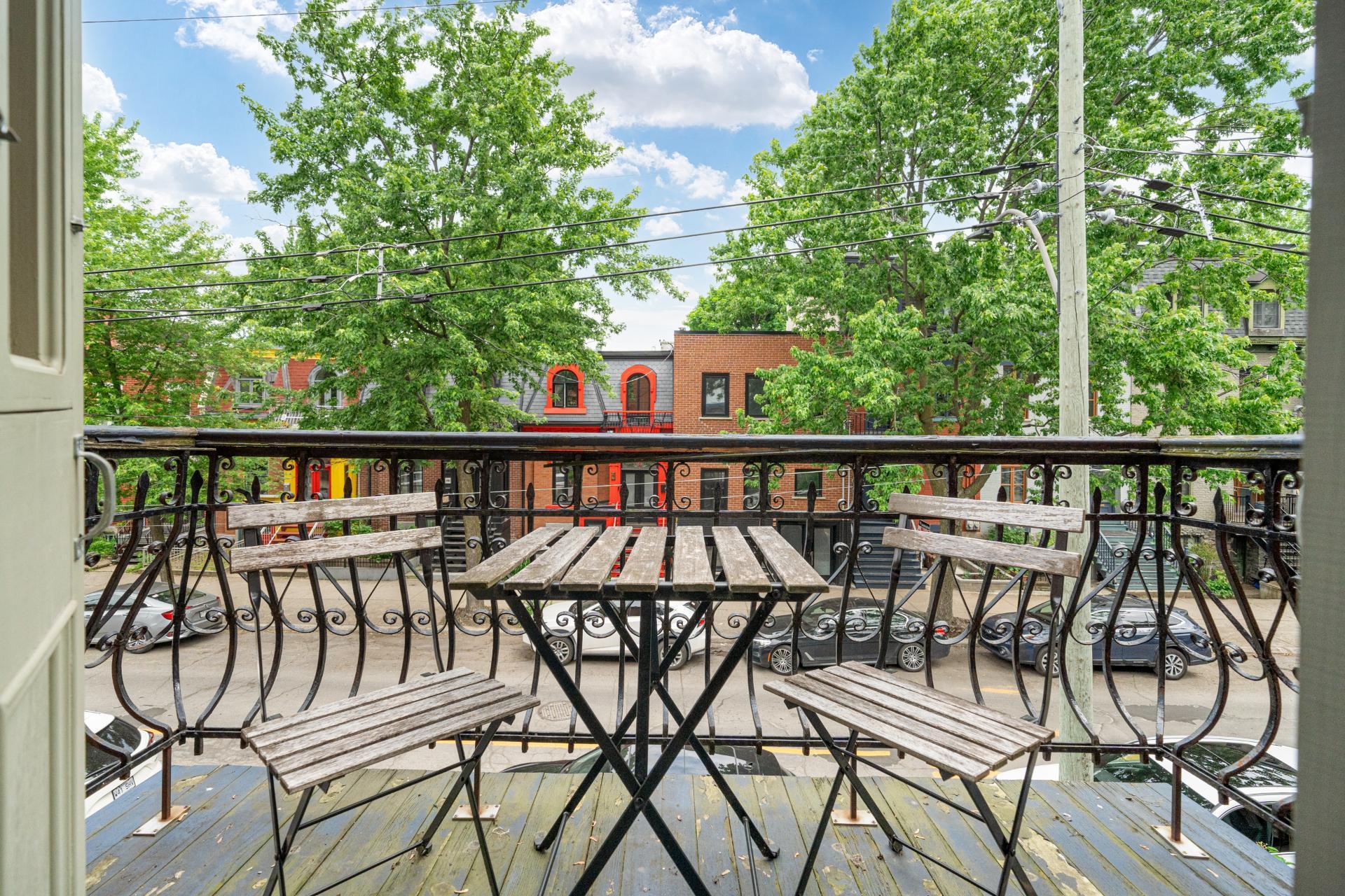 









3982


Av. Laval

,
Montréal (Le Plateau-Mont-Royal),




QC
H2W2J2

