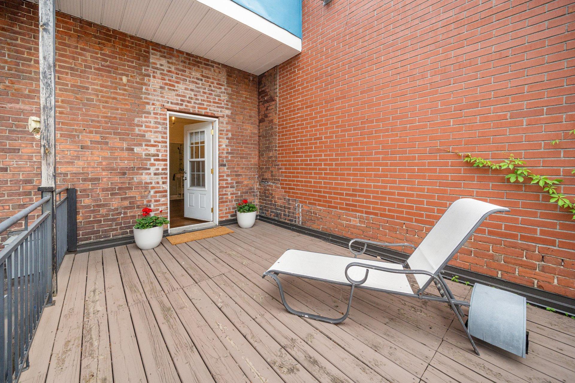 









3982


Av. Laval

,
Montréal (Le Plateau-Mont-Royal),




QC
H2W2J2

