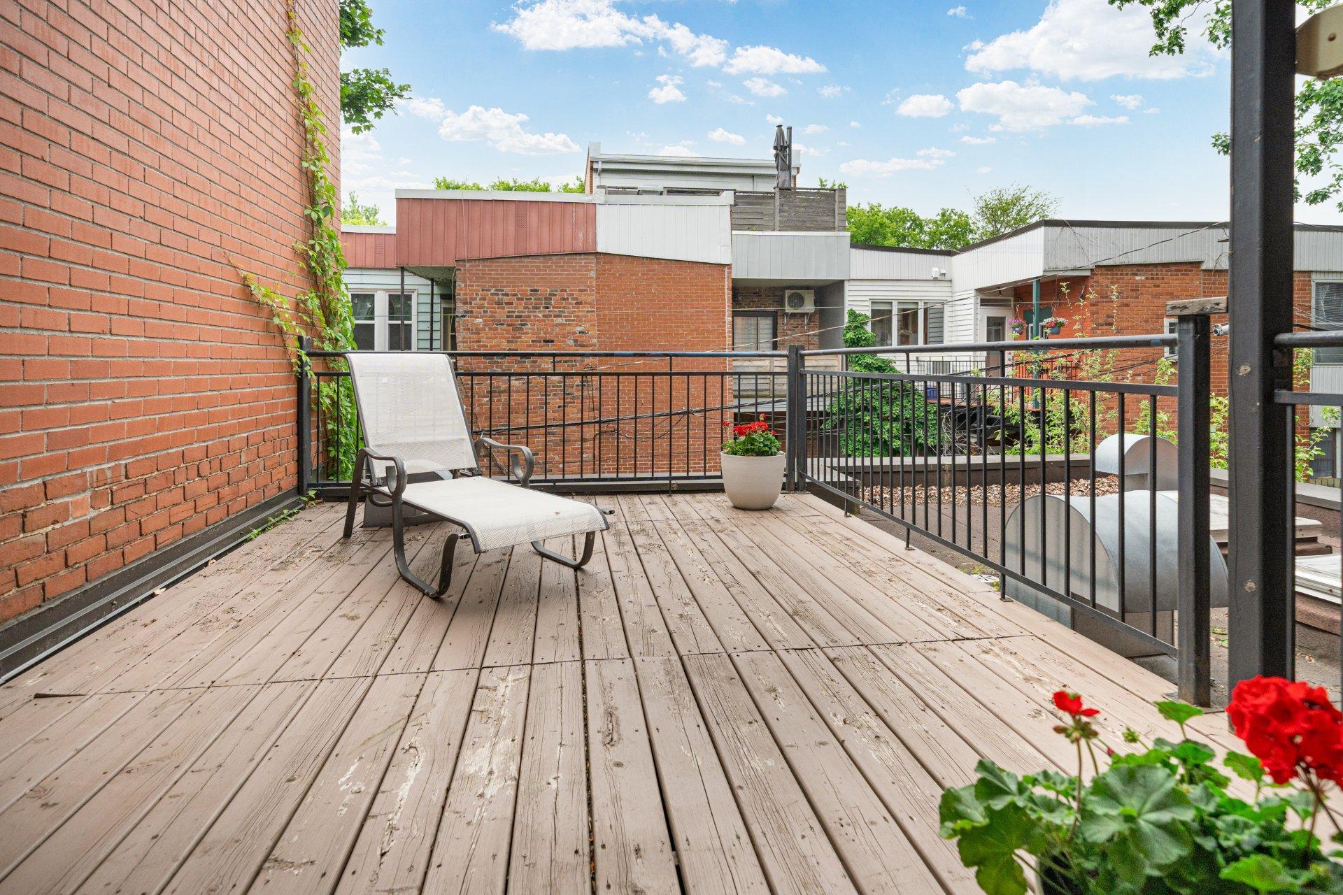 









3982


Av. Laval

,
Montréal (Le Plateau-Mont-Royal),




QC
H2W2J2

