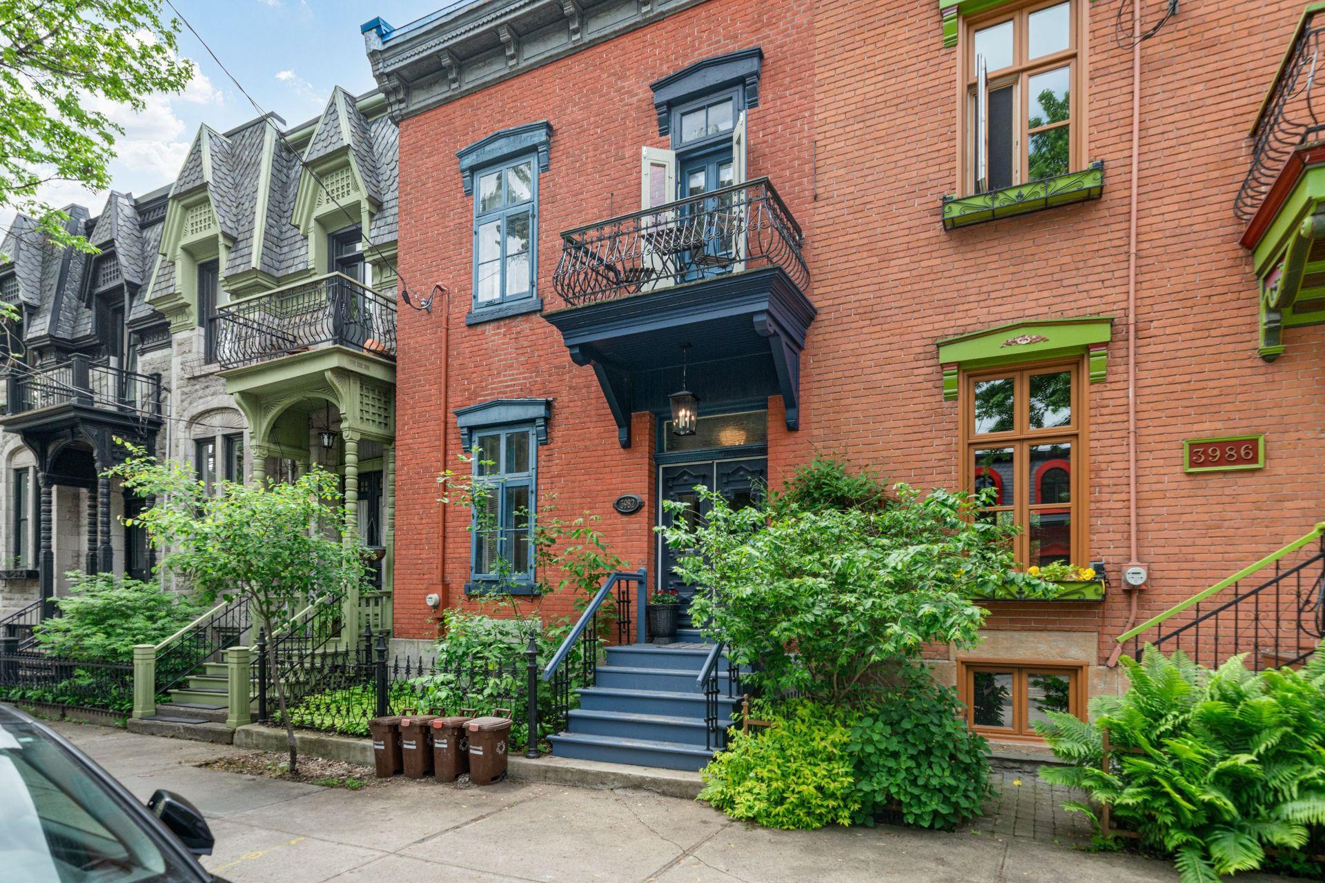 









3982


Av. Laval

,
Montréal (Le Plateau-Mont-Royal),




QC
H2W2J2

