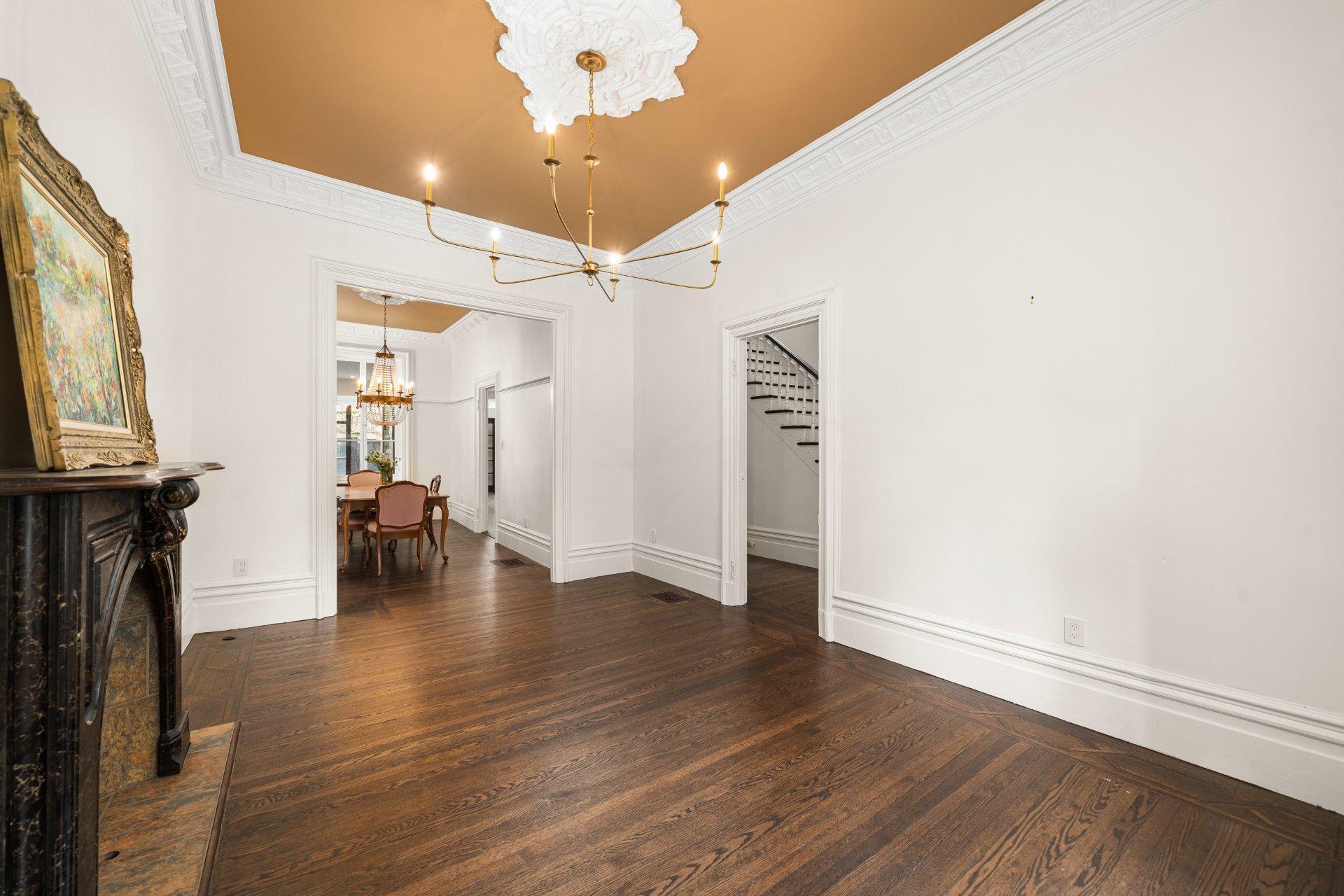 









3982


Av. Laval

,
Montréal (Le Plateau-Mont-Royal),




QC
H2W2J2

