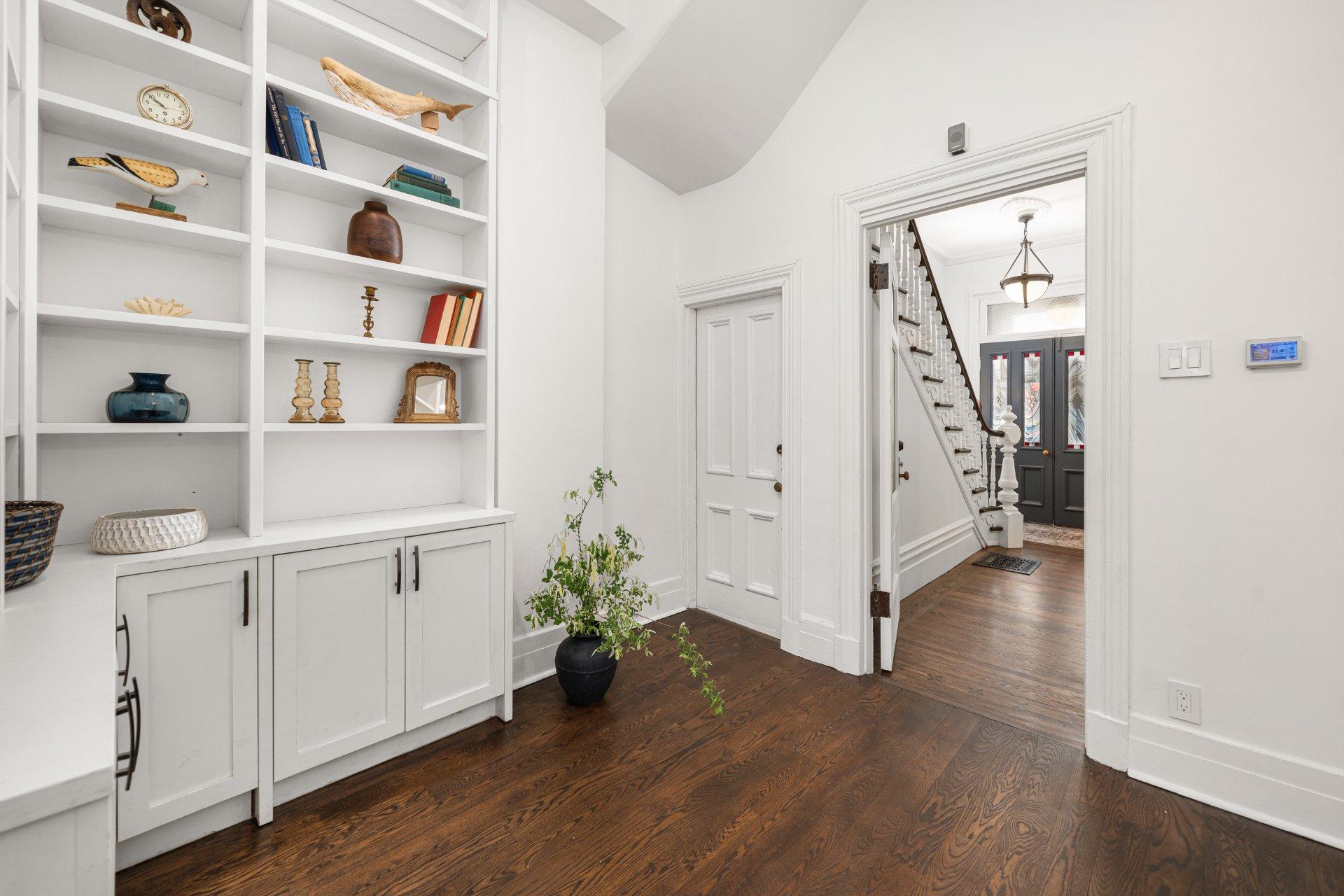 









3982


Av. Laval

,
Montréal (Le Plateau-Mont-Royal),




QC
H2W2J2

