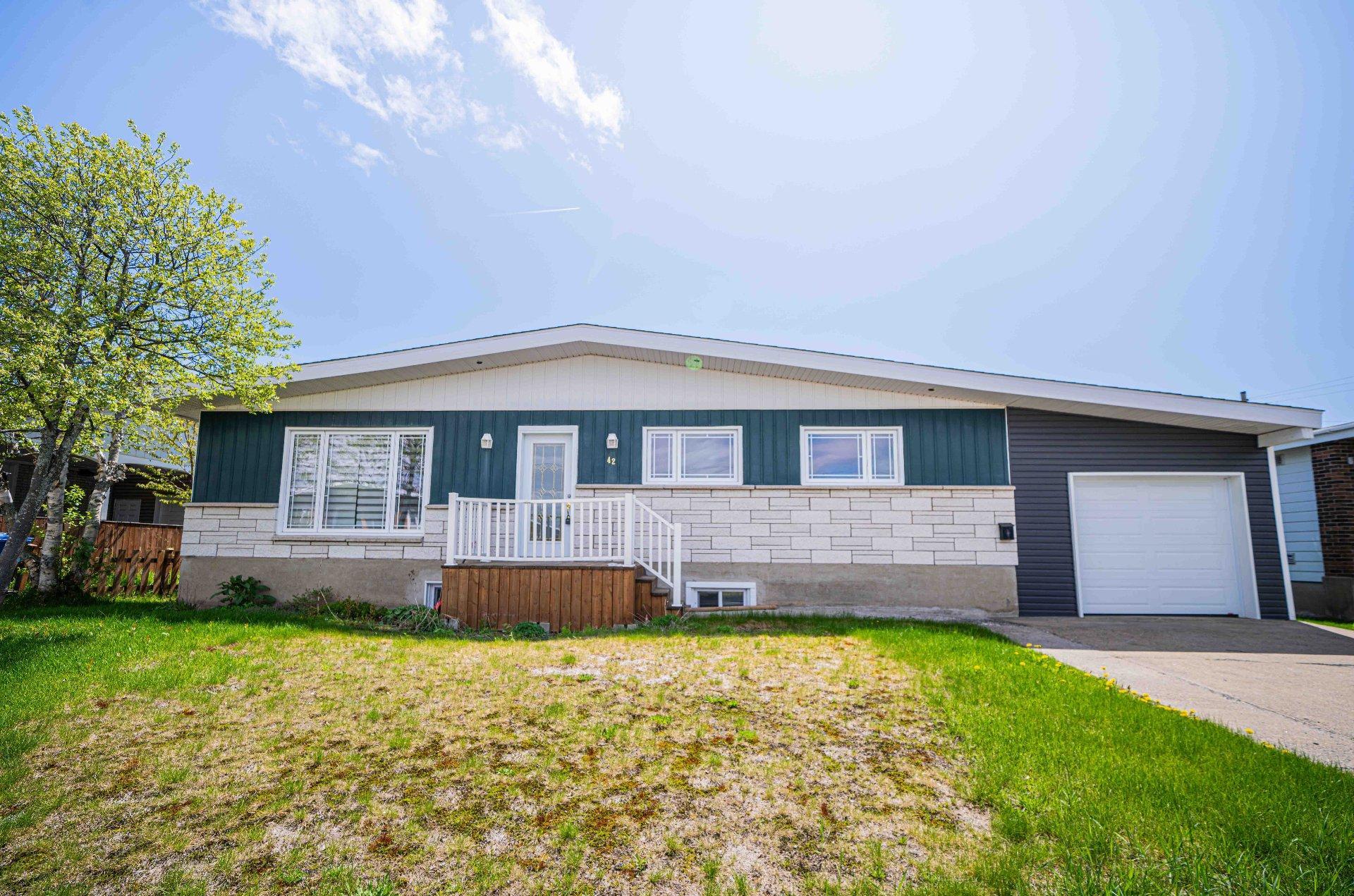 









42


Rue Villeneuve

,
Sept-Îles,




QC
G4R1S3

