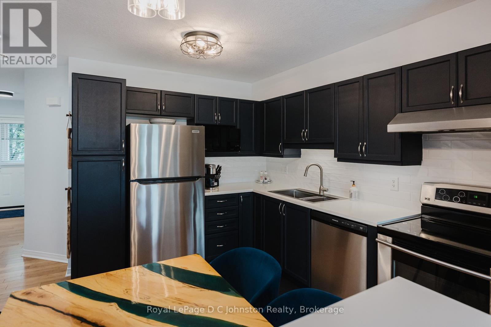 












3 - 409 JOSEPH STREET

,
Saugeen Shores,




Ontario
N0H2C2

