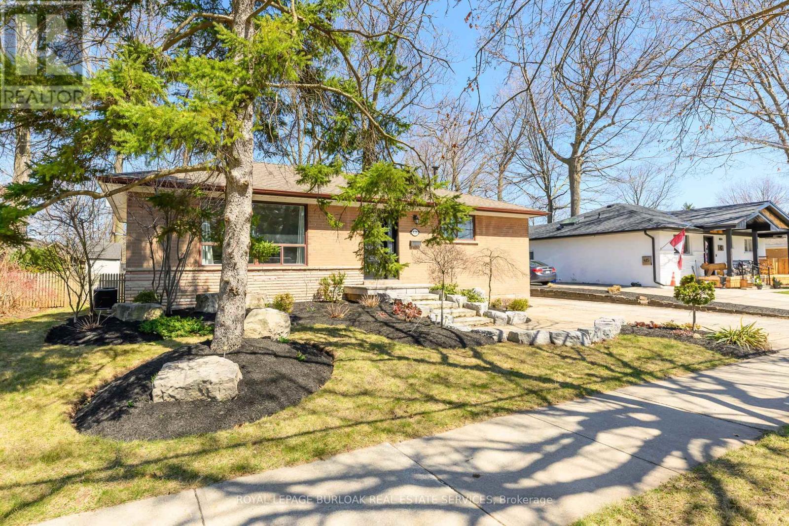 












419 HAMPTON HEATH ROAD

,
Burlington,




Ontario
L7L4R3

