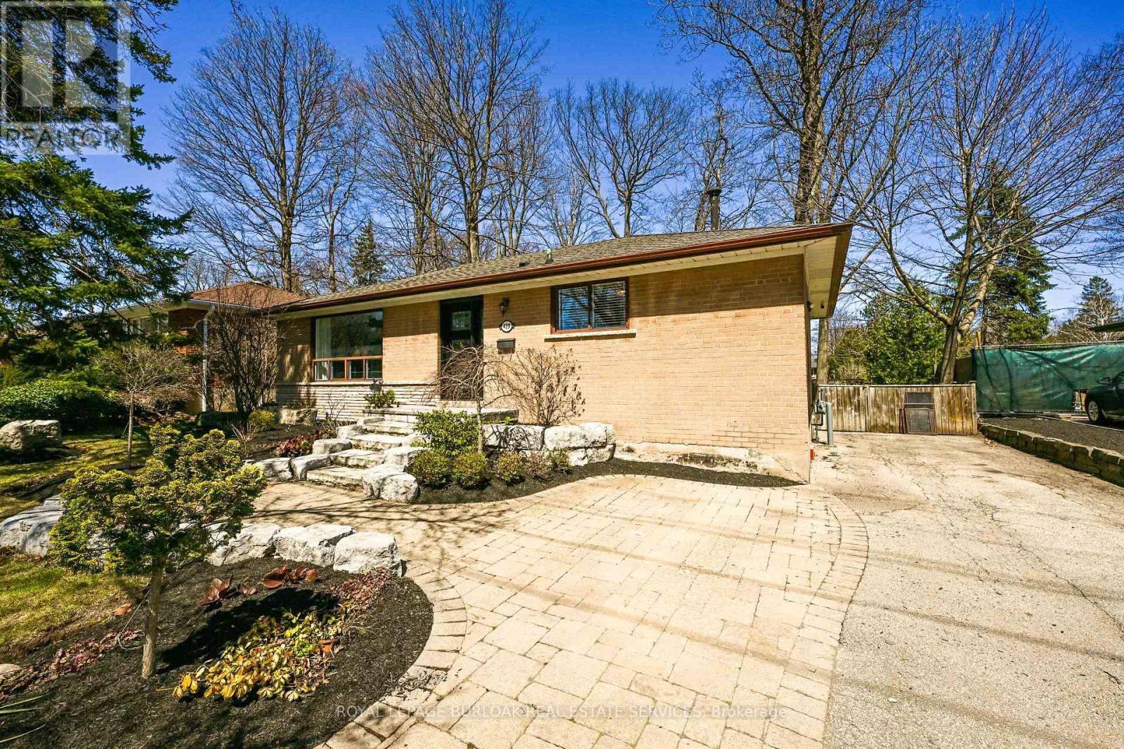 












419 HAMPTON HEATH ROAD

,
Burlington,




Ontario
L7L4R3

