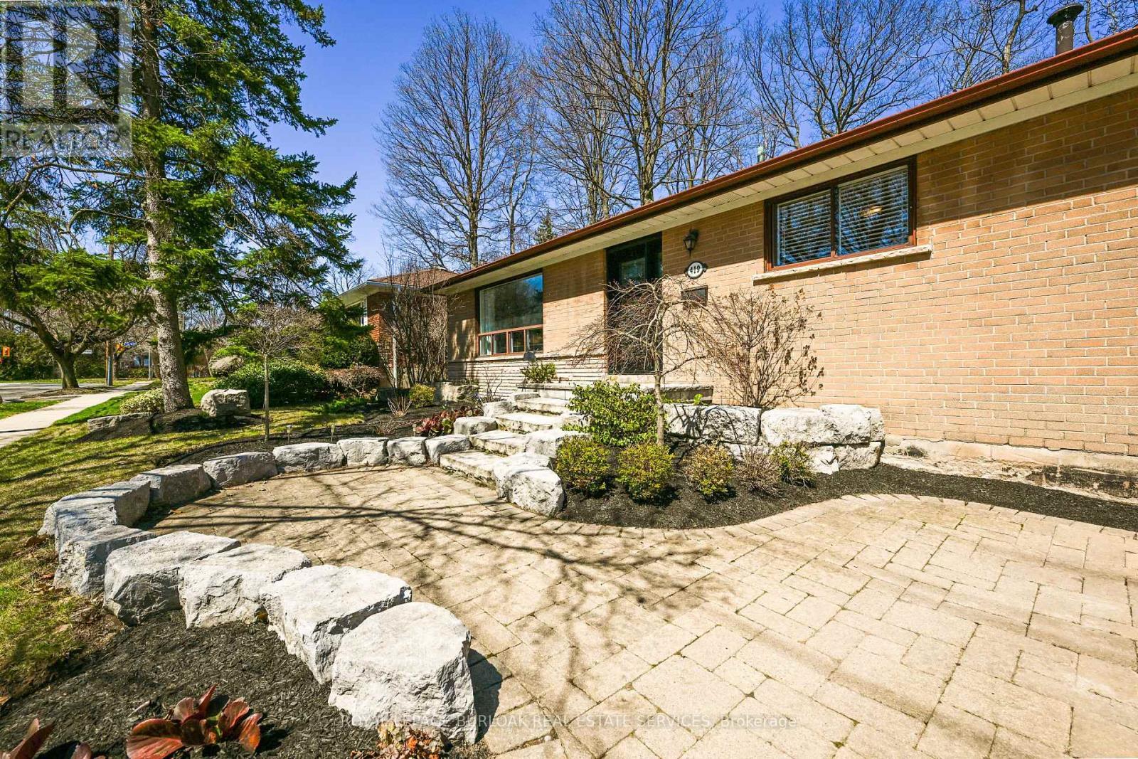












419 HAMPTON HEATH ROAD

,
Burlington,




Ontario
L7L4R3

