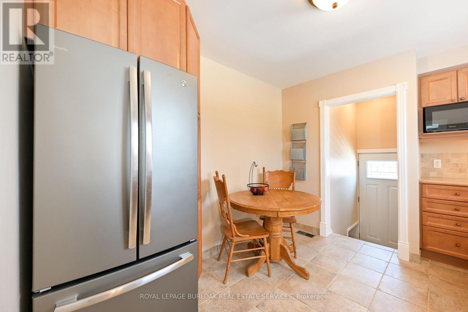 












419 HAMPTON HEATH ROAD

,
Burlington,




Ontario
L7L4R3

