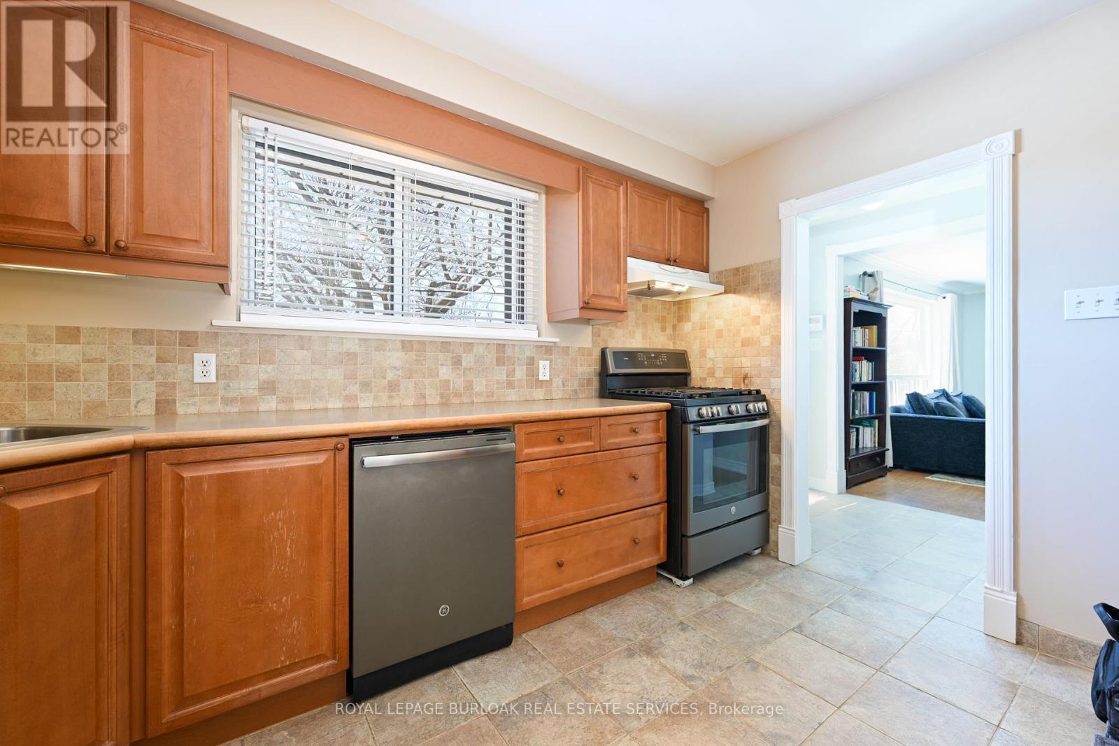 












419 HAMPTON HEATH ROAD

,
Burlington,




Ontario
L7L4R3

