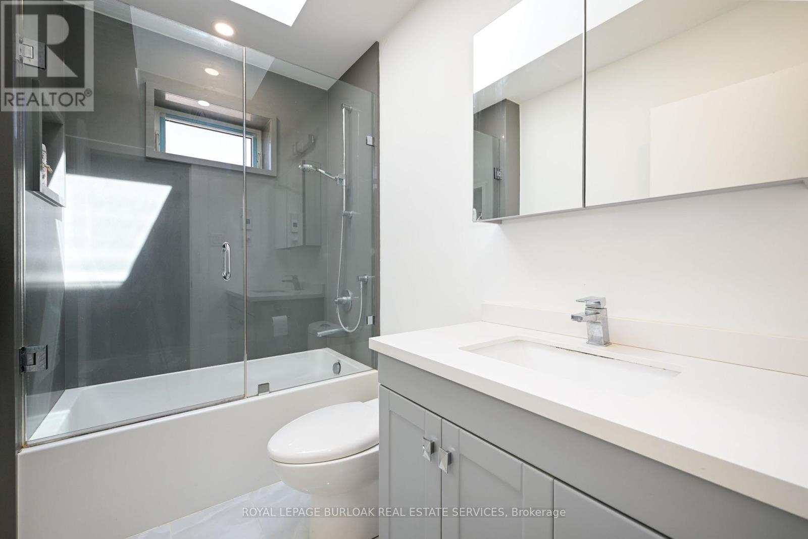 












419 HAMPTON HEATH ROAD

,
Burlington,




Ontario
L7L4R3

